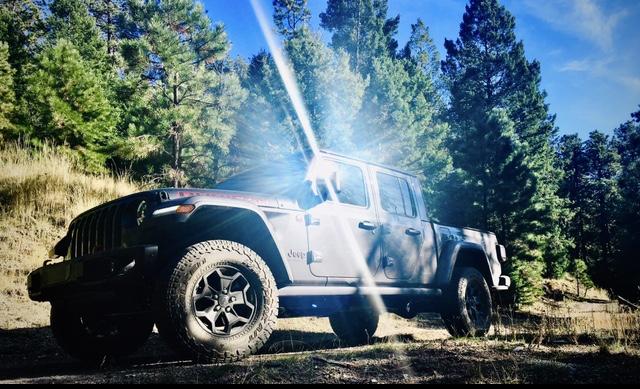 Jeep Gladiator GRANITE CRYSTAL JT Gladiator Club 26DCFC5C-B21A-46E2-BB41-D0EB52F9250F