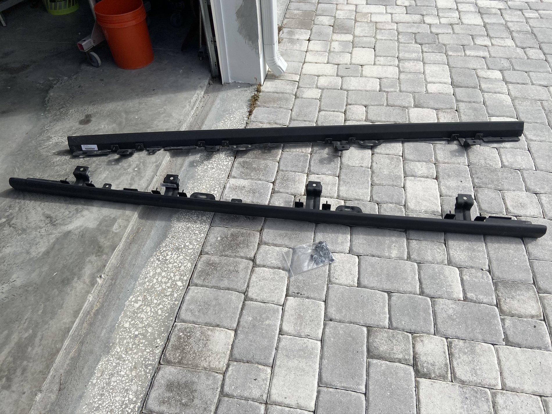 Jeep Gladiator Rubicon rock rails with bolts 5B69C26C-0610-4A7A-9B46-72F84138F5FC