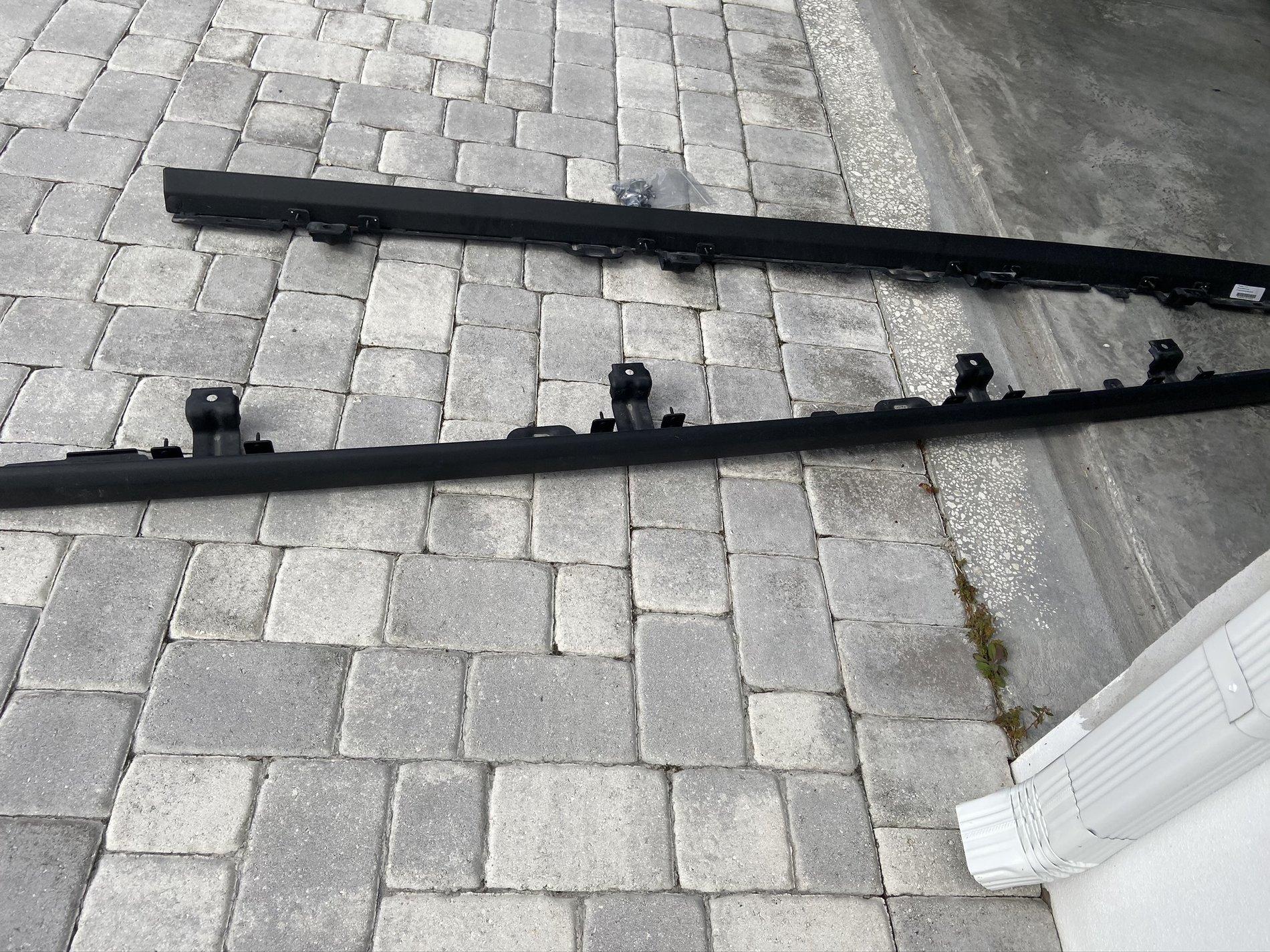 Jeep Gladiator Rubicon rock rails with bolts 19506609-461A-4CFA-8B84-E6B4F42E820E