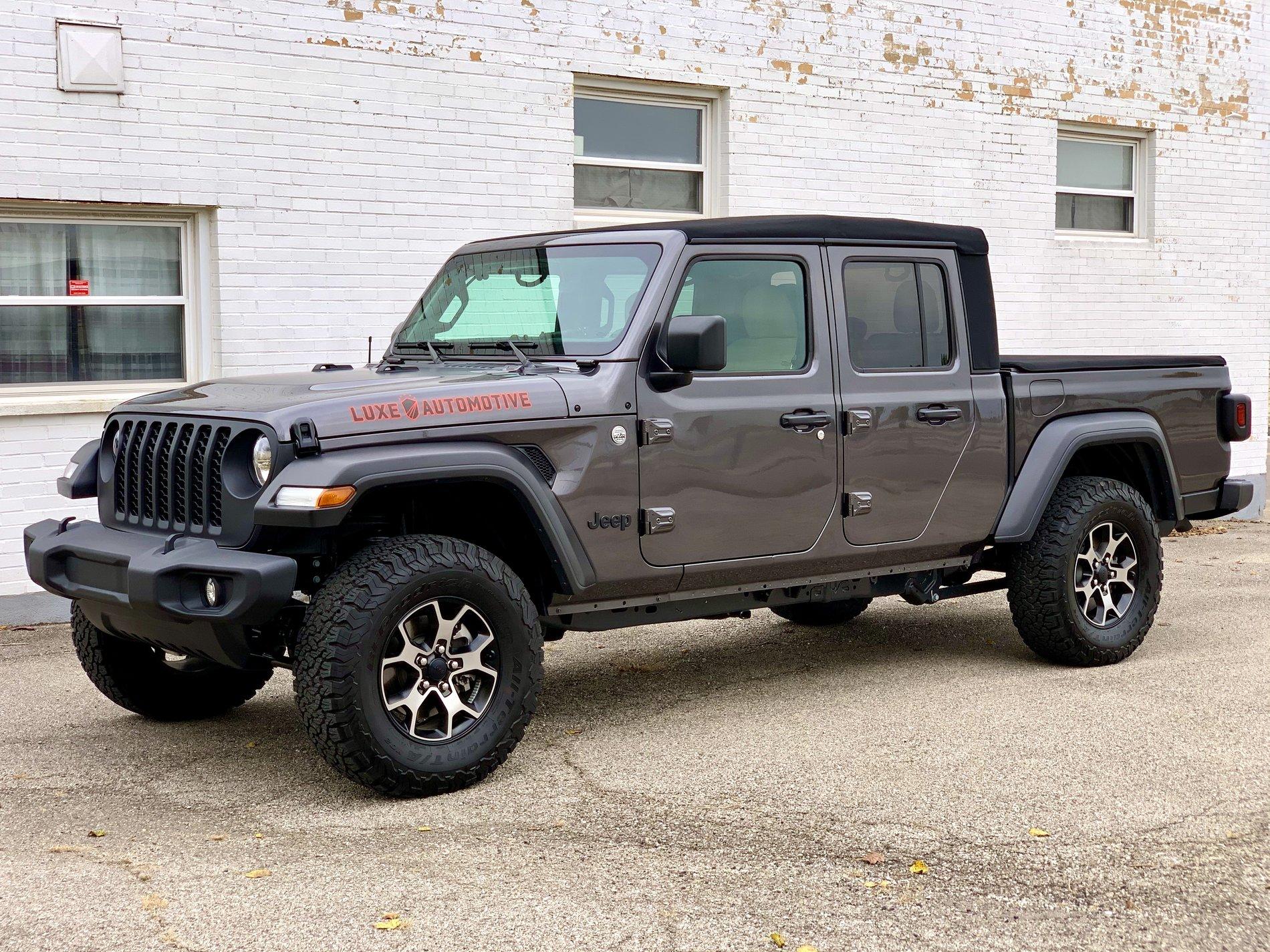 Jeep Gladiator Vinyl wrap accents E9740CB6-C95F-4D40-9539-E7BB313F9915_1_201_a