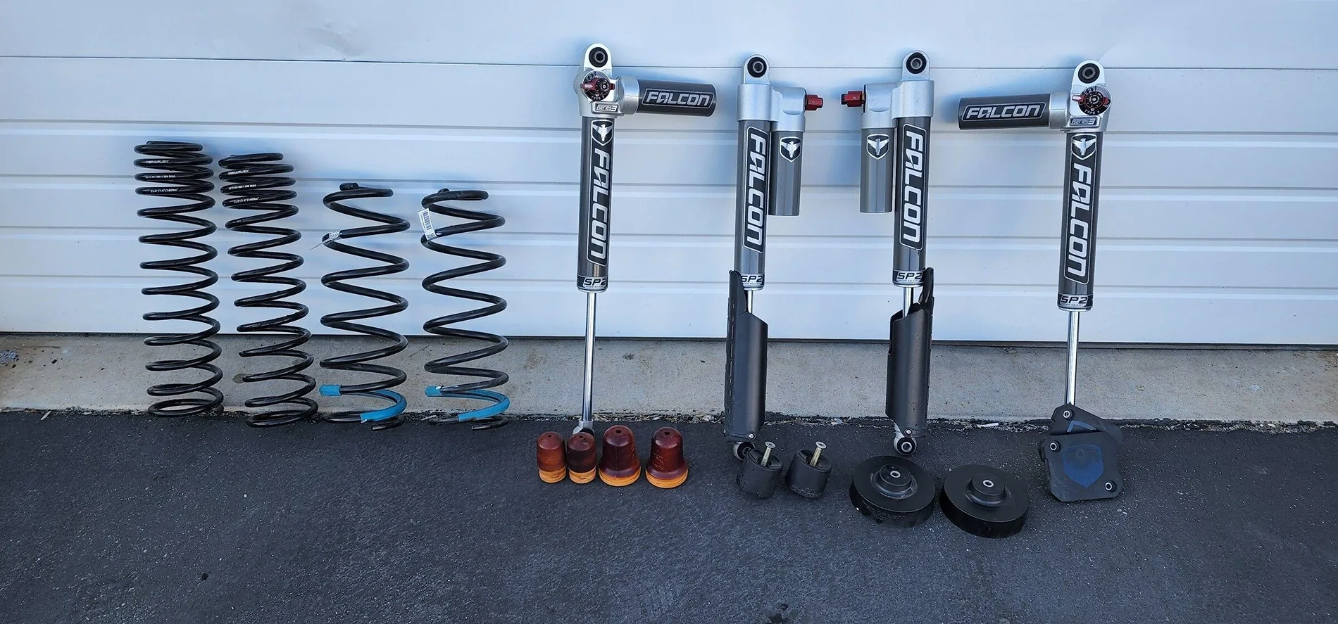 Jeep Gladiator 2.5 inch lift kit for Jeep Gladiator with Falcon 3.3 Piggyback Shocks $1400/tazer mini 20220510_182513
