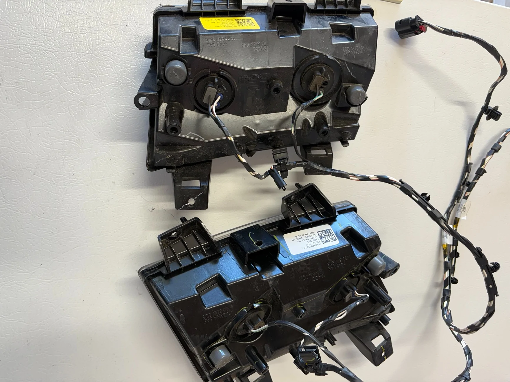 Jeep Gladiator Take offs OEM Mopar Turn Signal Housings (2021 Gladiator Mojave) – Halogen – Fits 2020–2024 JT IMG_0004