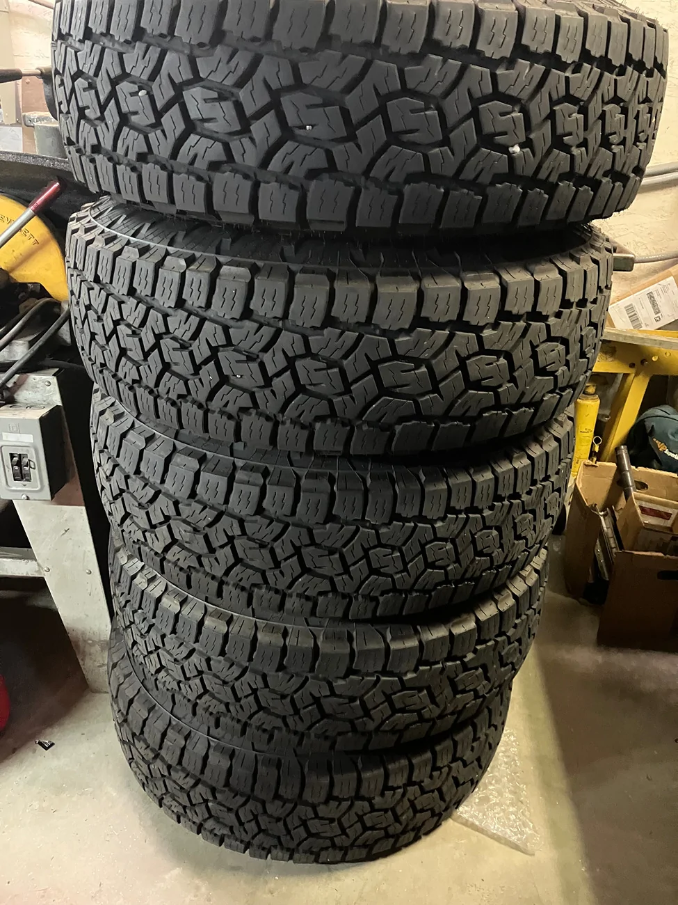 Jeep Gladiator (Reduced) 5 x Mopar Beadlock Capable Wheels 8x17 +12 offset with Toyo ATIII 34x10.5r17 IMG_6548
