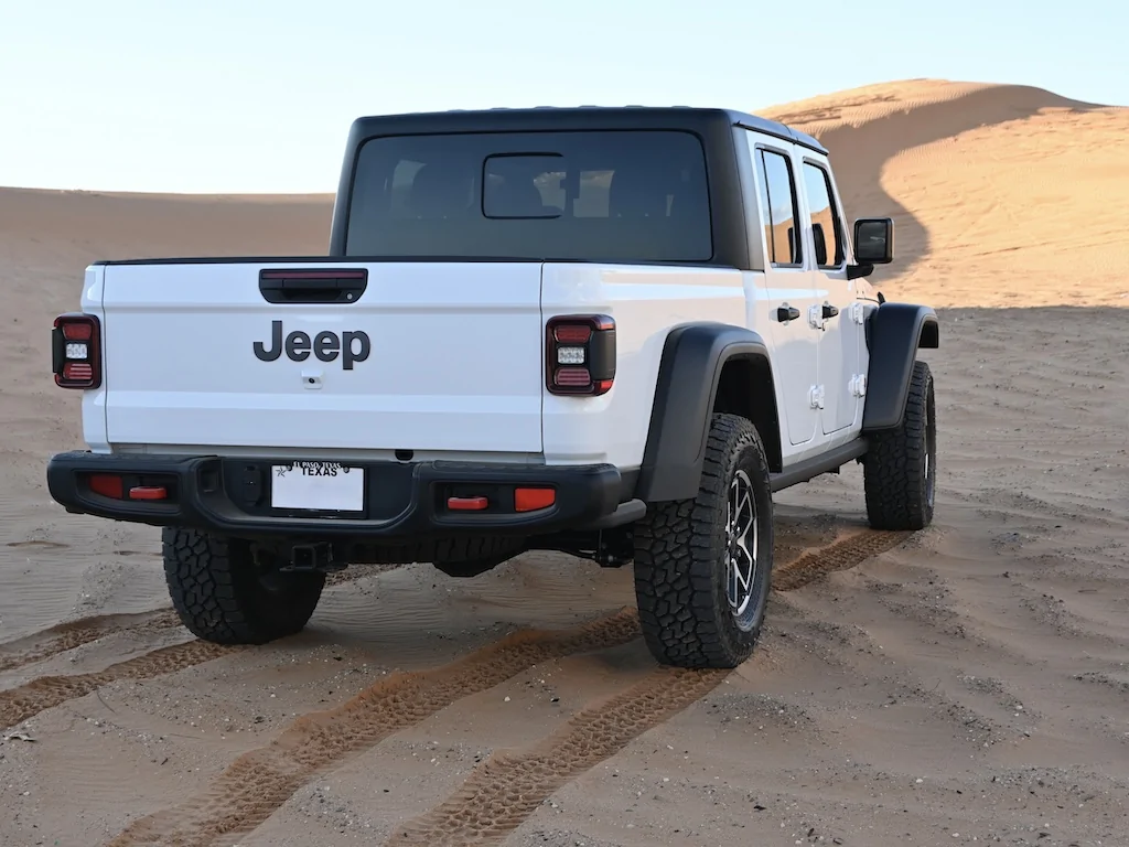 Jeep Gladiator BRIGHT WHITE Gladiator JT Club 26JT04