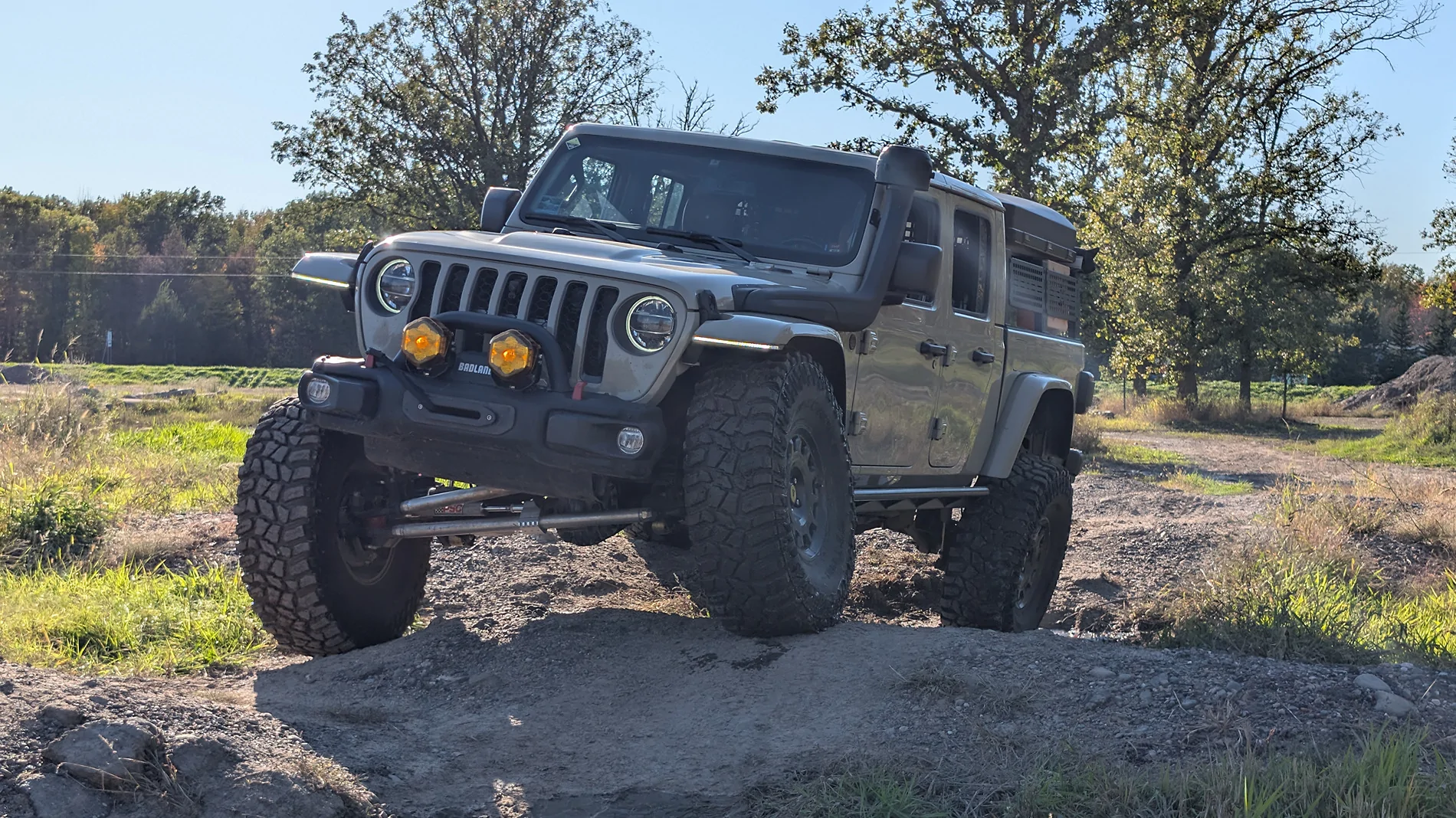 Jeep Gladiator Running 40's with Dana 44s PXL_20250928_213717200