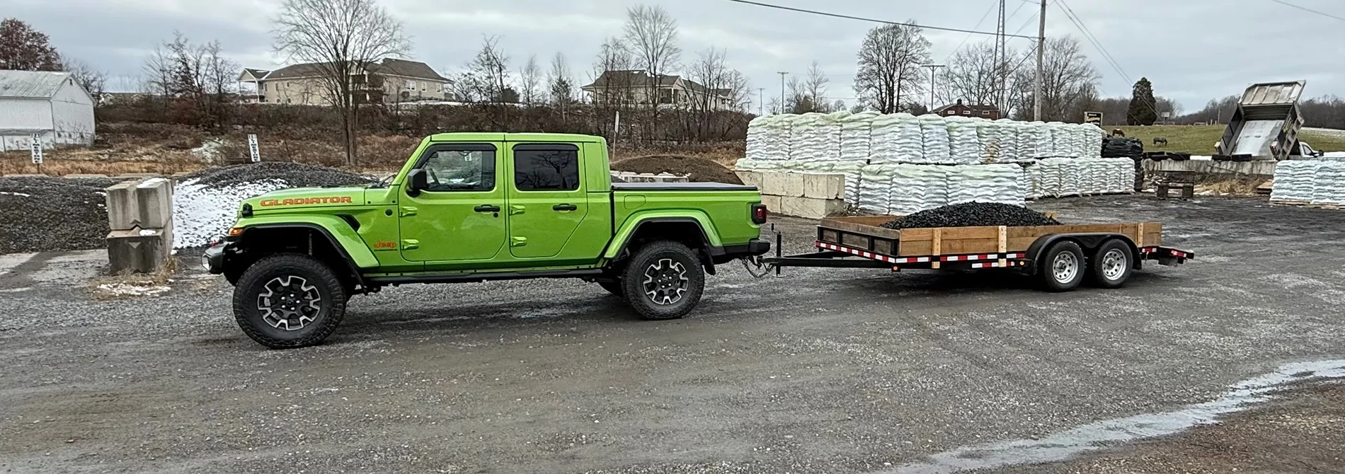 Jeep Gladiator Hauling some Anthracite Coal this morning! IMG_3248