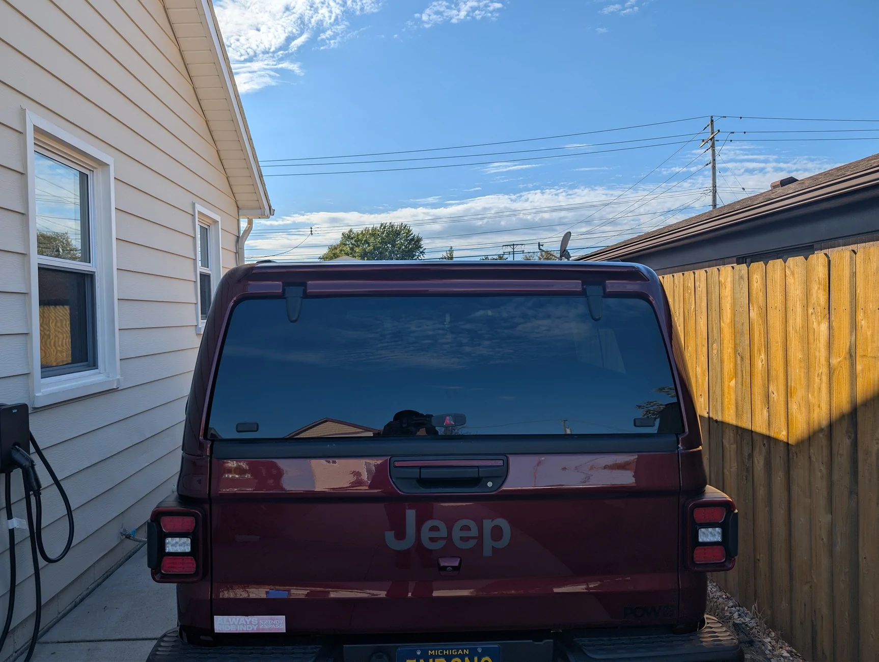Jeep Gladiator Leer 100XQ Topper - Snazzberry PXL_20251010_195321464