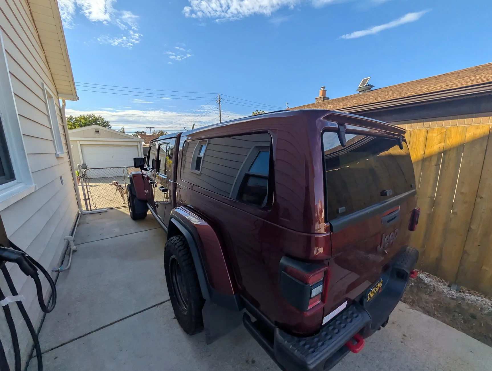 Jeep Gladiator Leer 100XQ Topper - Snazzberry PXL_20251010_195252281