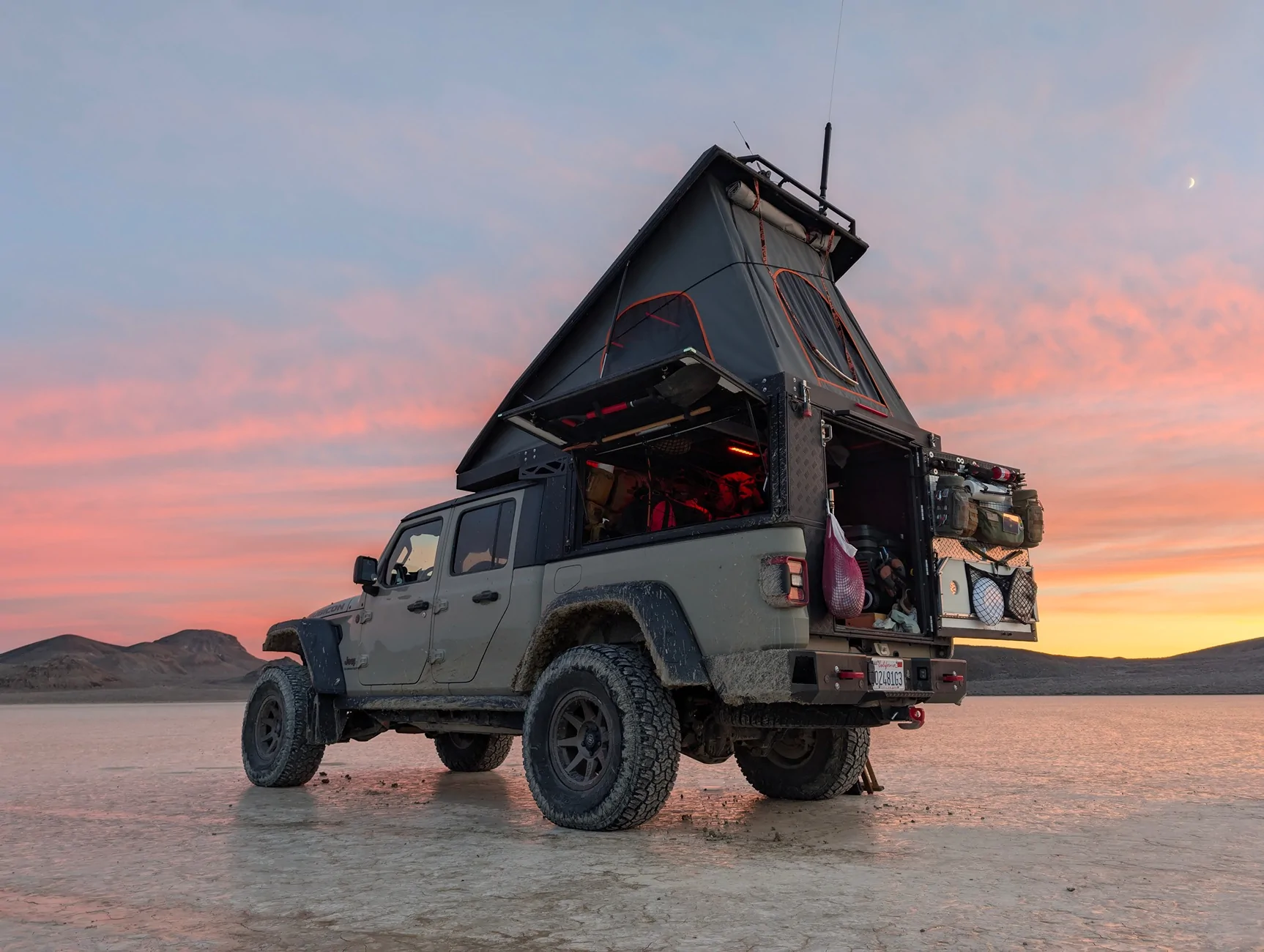Jeep Gladiator Wanda the Wanderer: JTRD with Alu-Cab Canopy Camper PXL_20251126_004126368