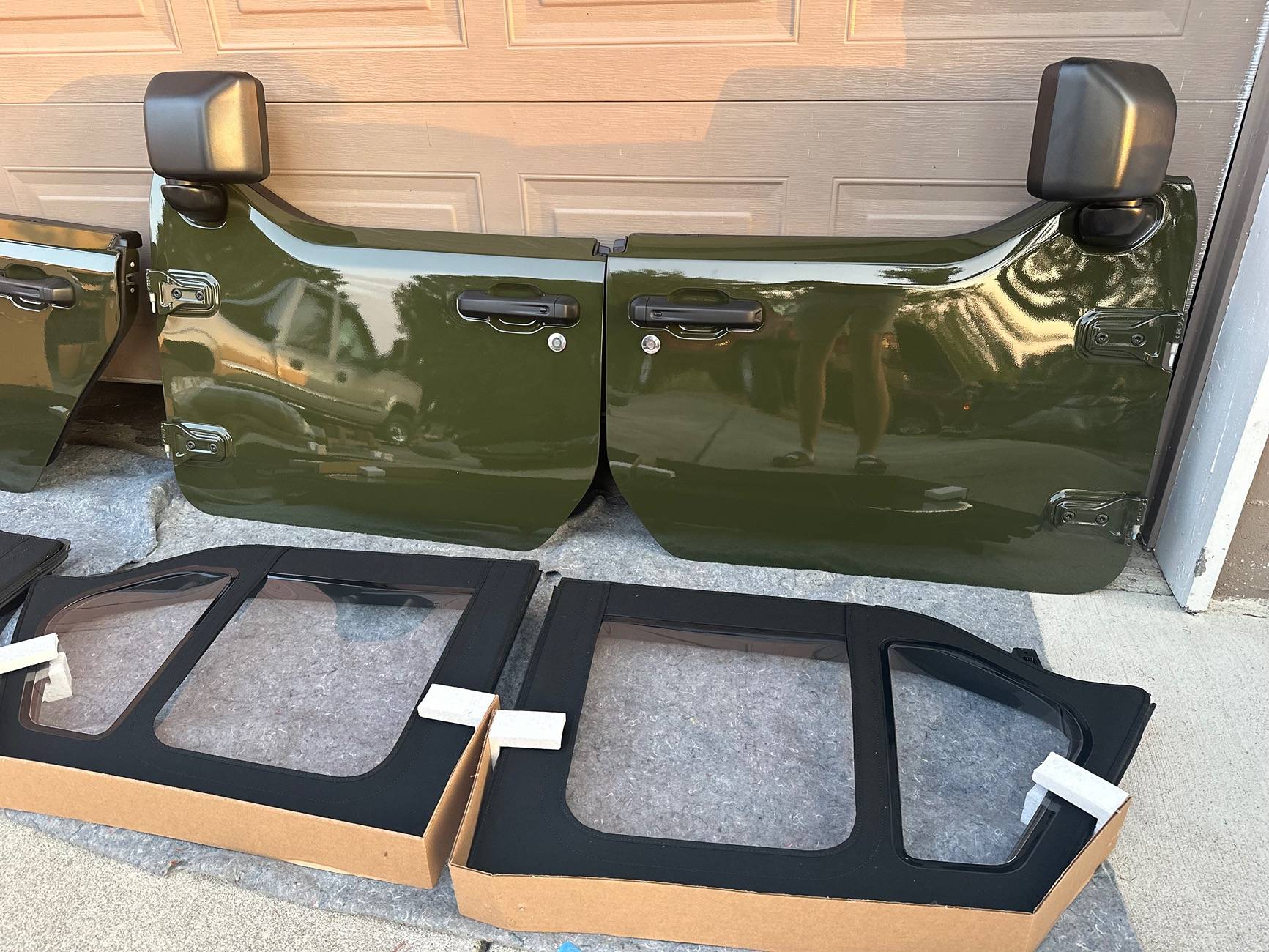 Jeep Gladiator [SCAM] OEM JL|JT: 4-door half doors in Sarge Green with the premium uppers $3500 IMG_0317