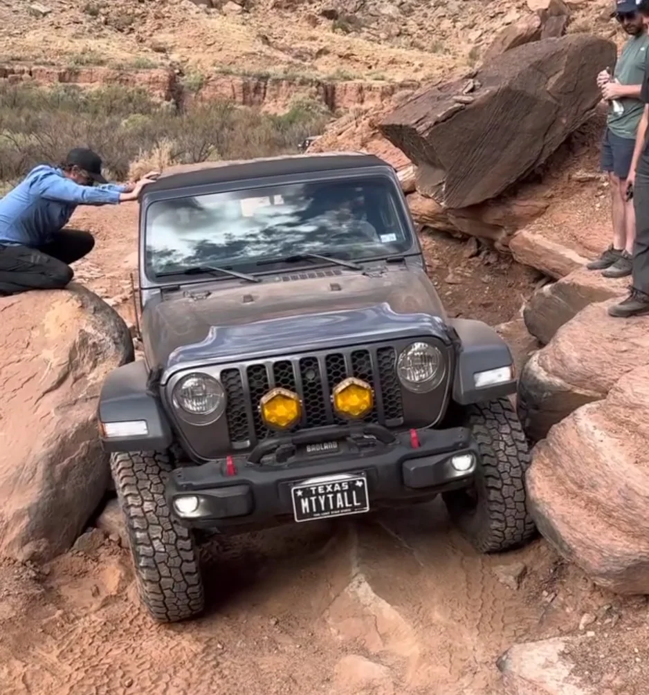 Jeep Gladiator Mickey Thompson Baja Boss AT issues Screenshot_20251203-170735