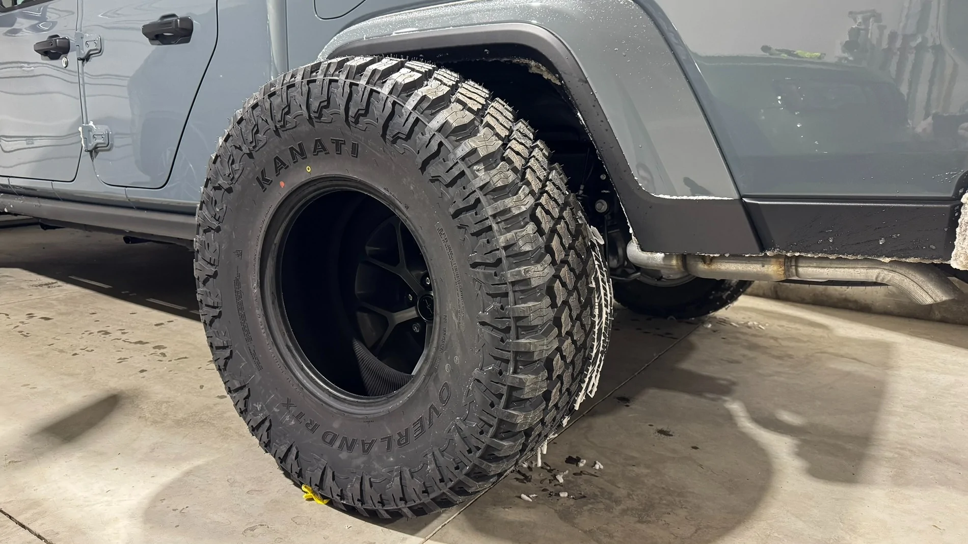 Jeep Gladiator Kanati Overland RTX 37x12.50R17LT - weight & measurements IMG_8806