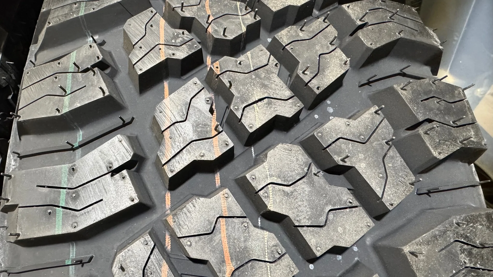 Jeep Gladiator Kanati Overland RTX 37x12.50R17LT - weight & measurements IMG_8820