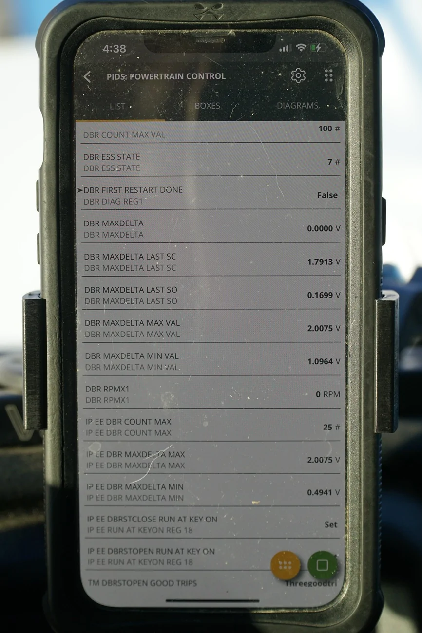 Jeep Gladiator Battery test and charge with TB6000 DSC09495