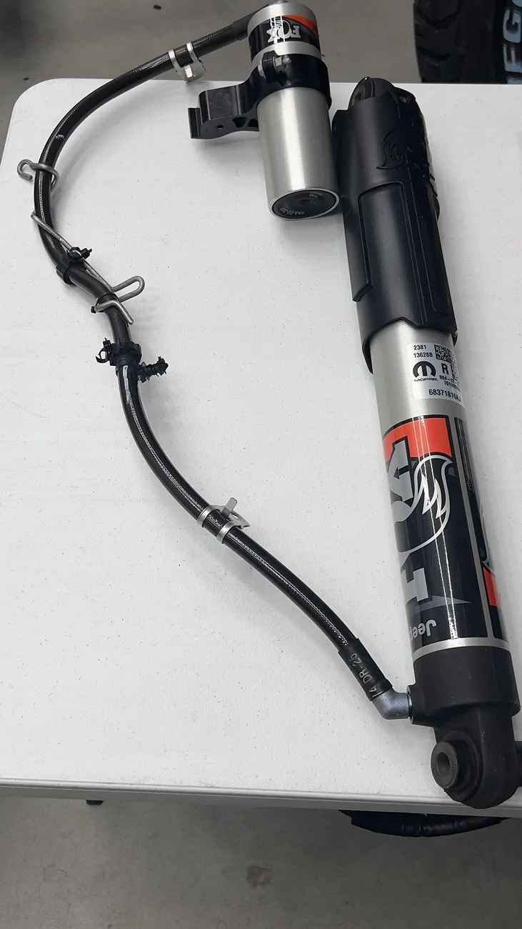 Jeep Gladiator Mojave Fox Shocks 2.5 + Teraflex bump stop IMG_8108