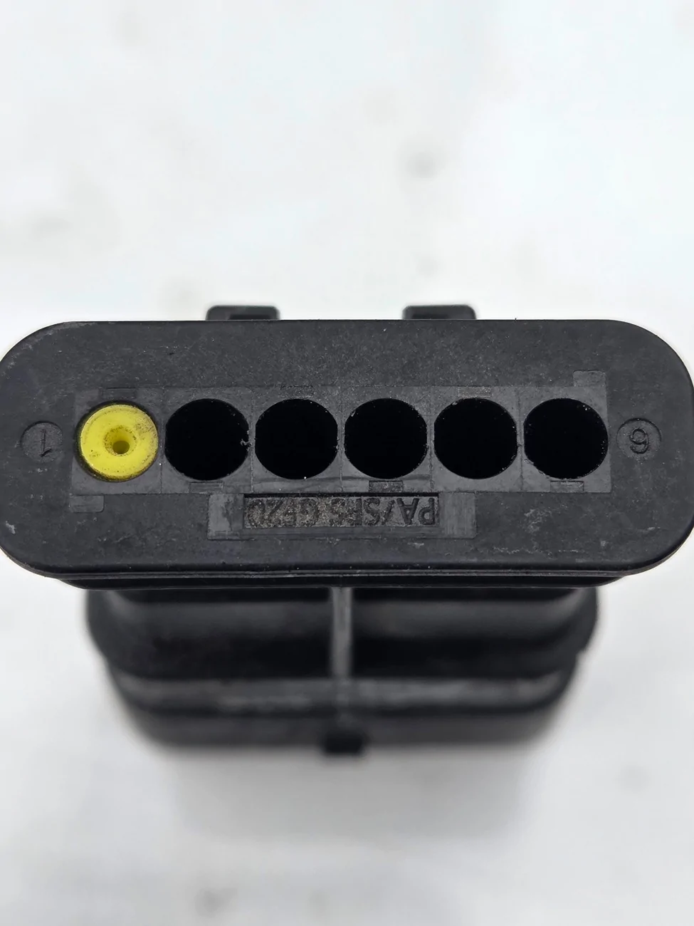 Jeep Gladiator Wire pin removal HELP DRL RH 2020 20251206_105051