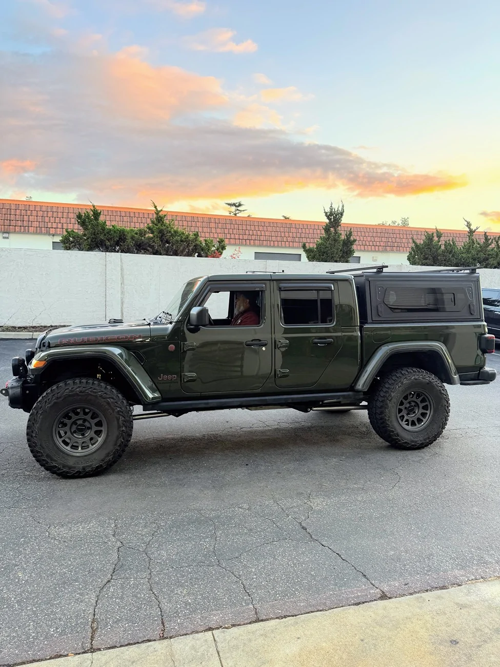Jeep Gladiator Alu-Cab Contour Canopy Roll Call - not Camper IMG_4642