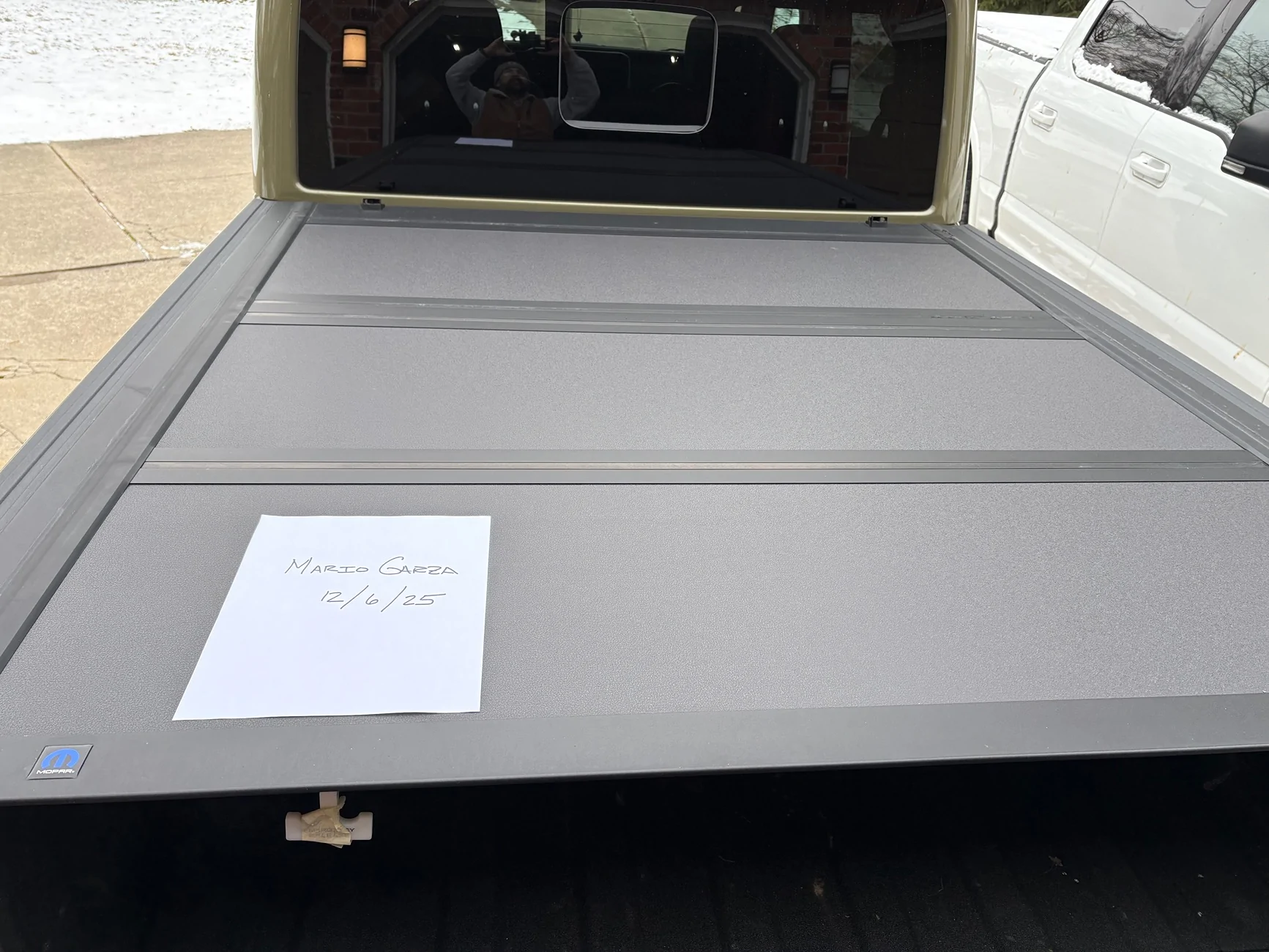 Jeep Gladiator Mopar Hard Tri-fold Tonneau IMG_9133