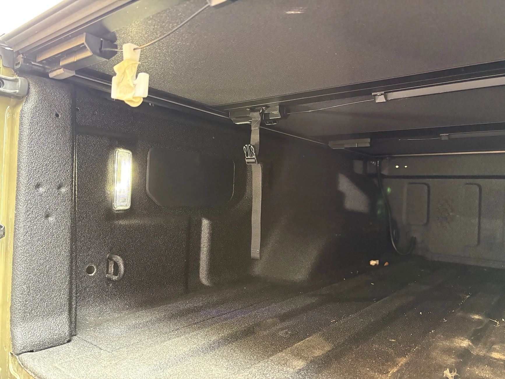 Jeep Gladiator Mopar Hard Tri-fold Tonneau IMG_9132