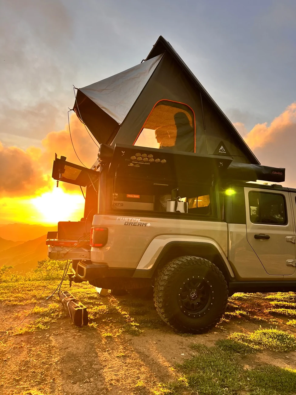 Jeep Gladiator Alu-Cab Contour Canopy Roll Call - not Camper IMG_1745