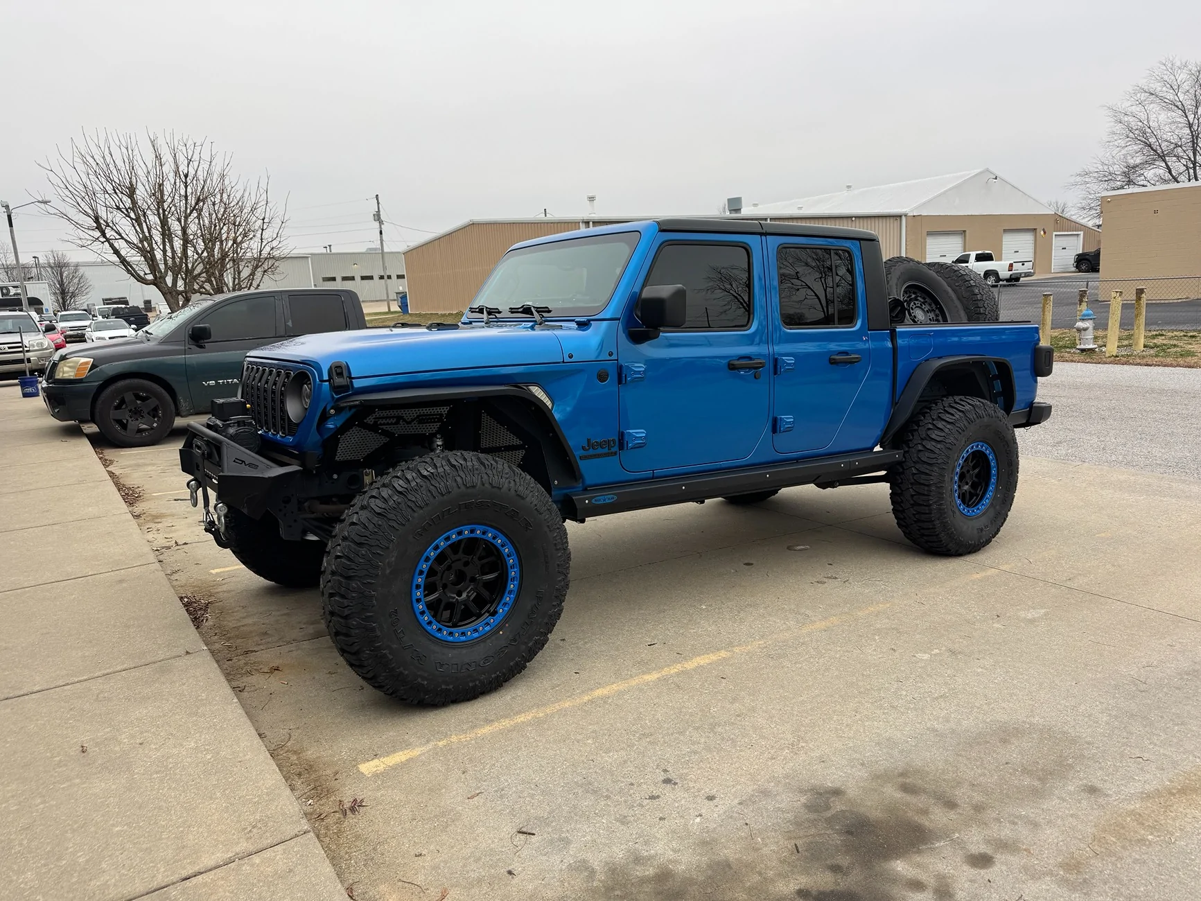 Jeep Gladiator HYDRO BLUE PEARL Gladiator JT Club 251208 Wheels Tires
