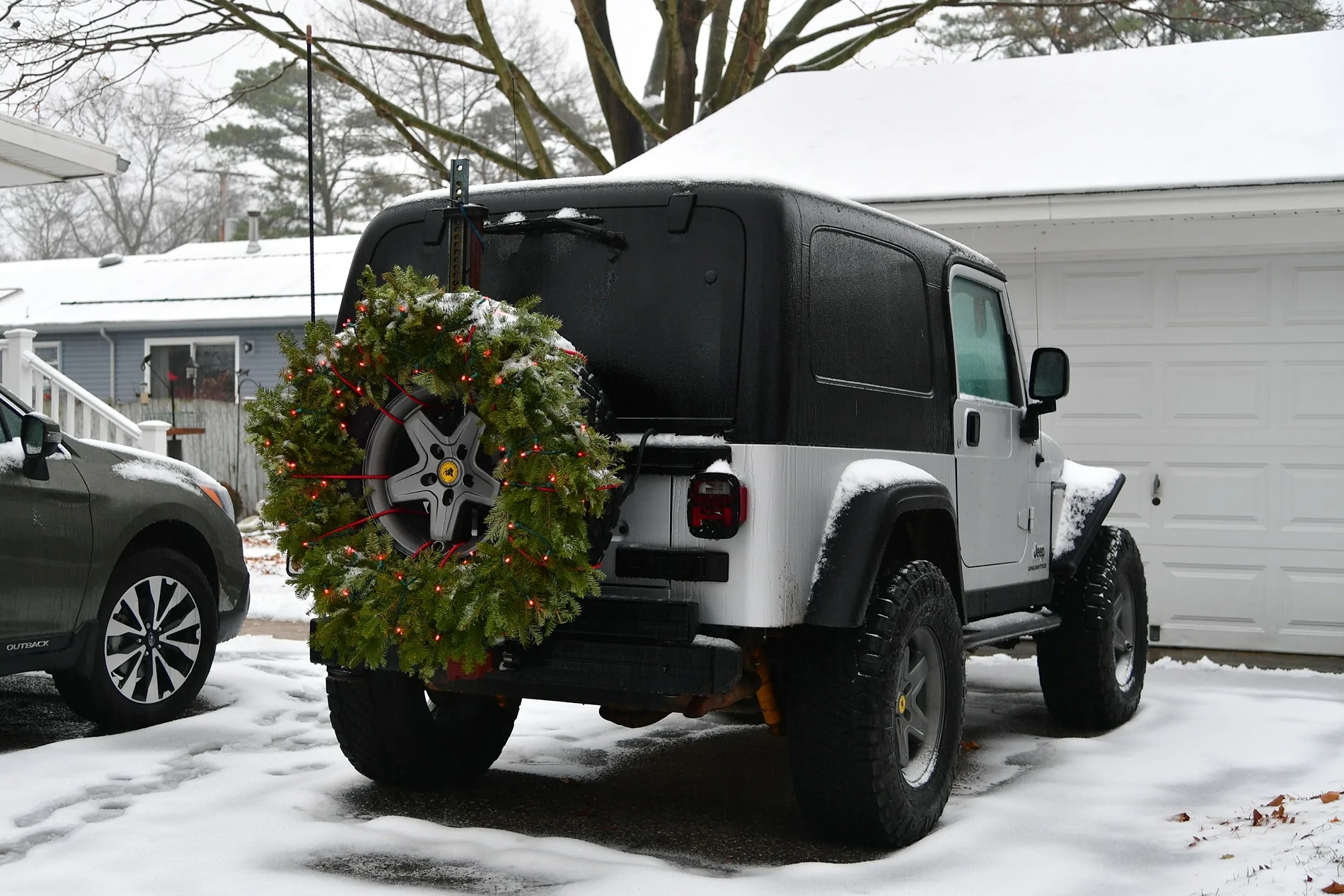 Jeep Gladiator Christmas / Holiday Lights D05_0541