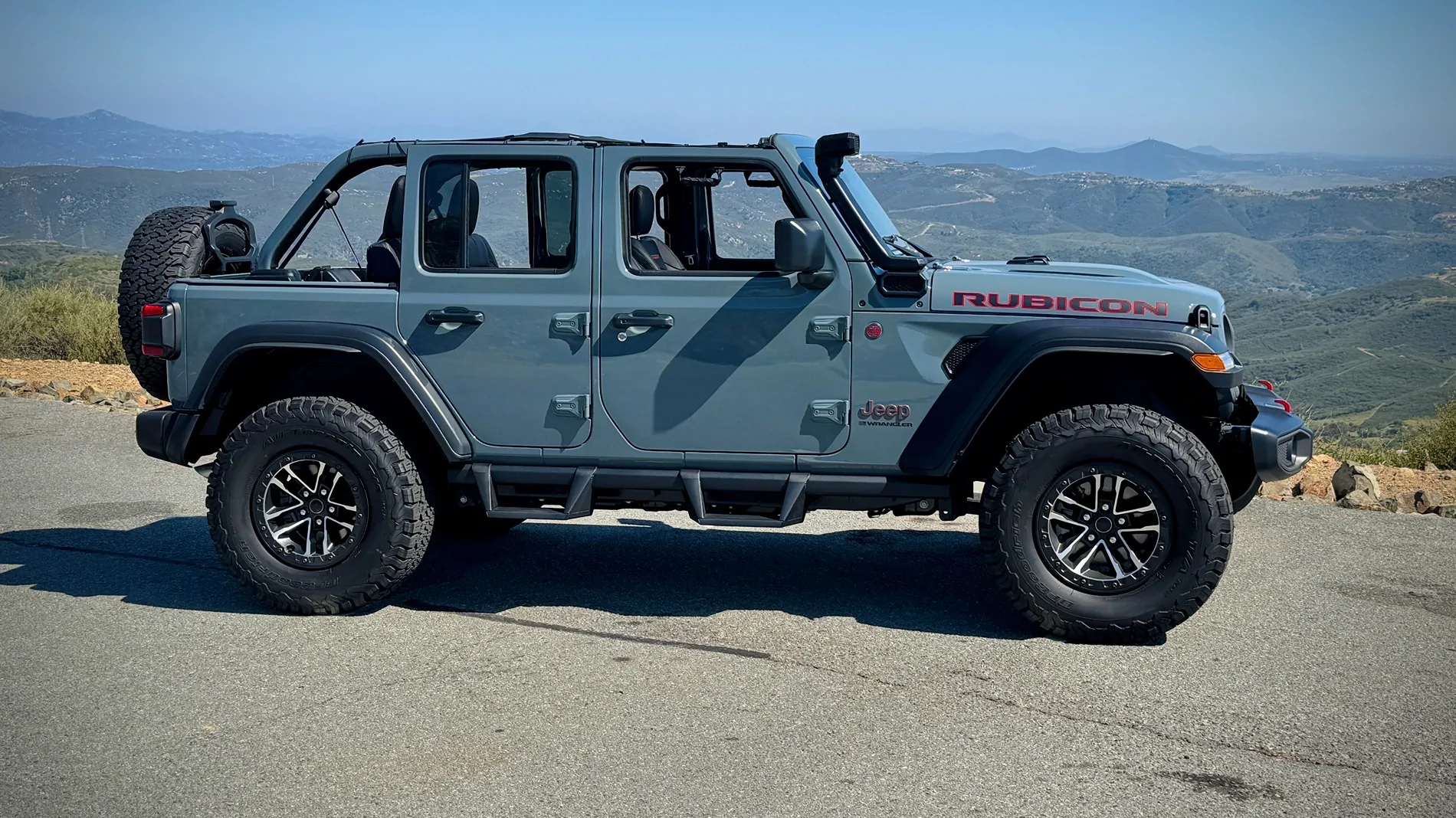 Jeep Gladiator Individual Steps vs Full Length Step Bar IMG_7679