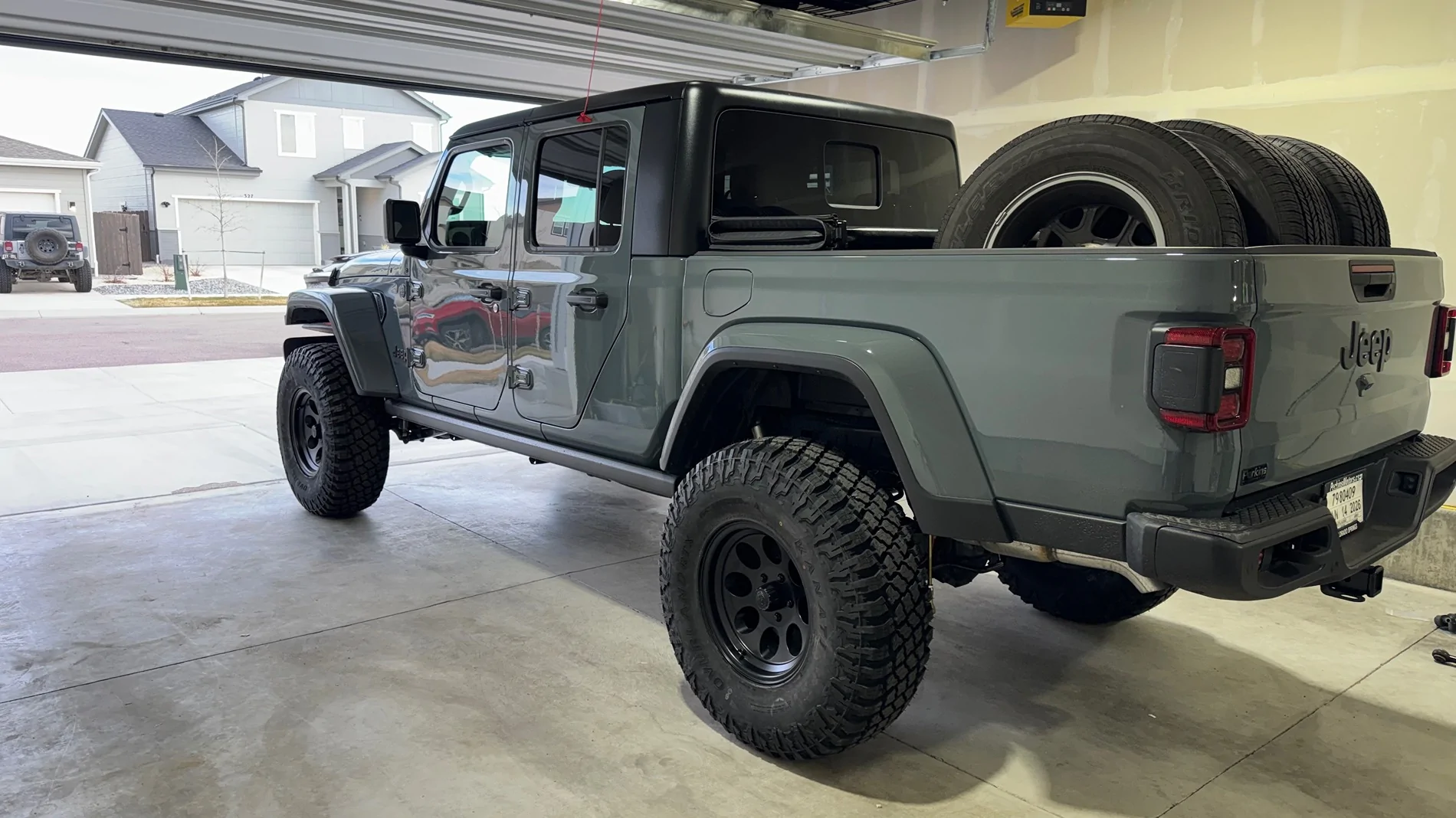 Jeep Gladiator Kanati Overland RTX 37x12.50R17LT - weight & measurements IMG_8854