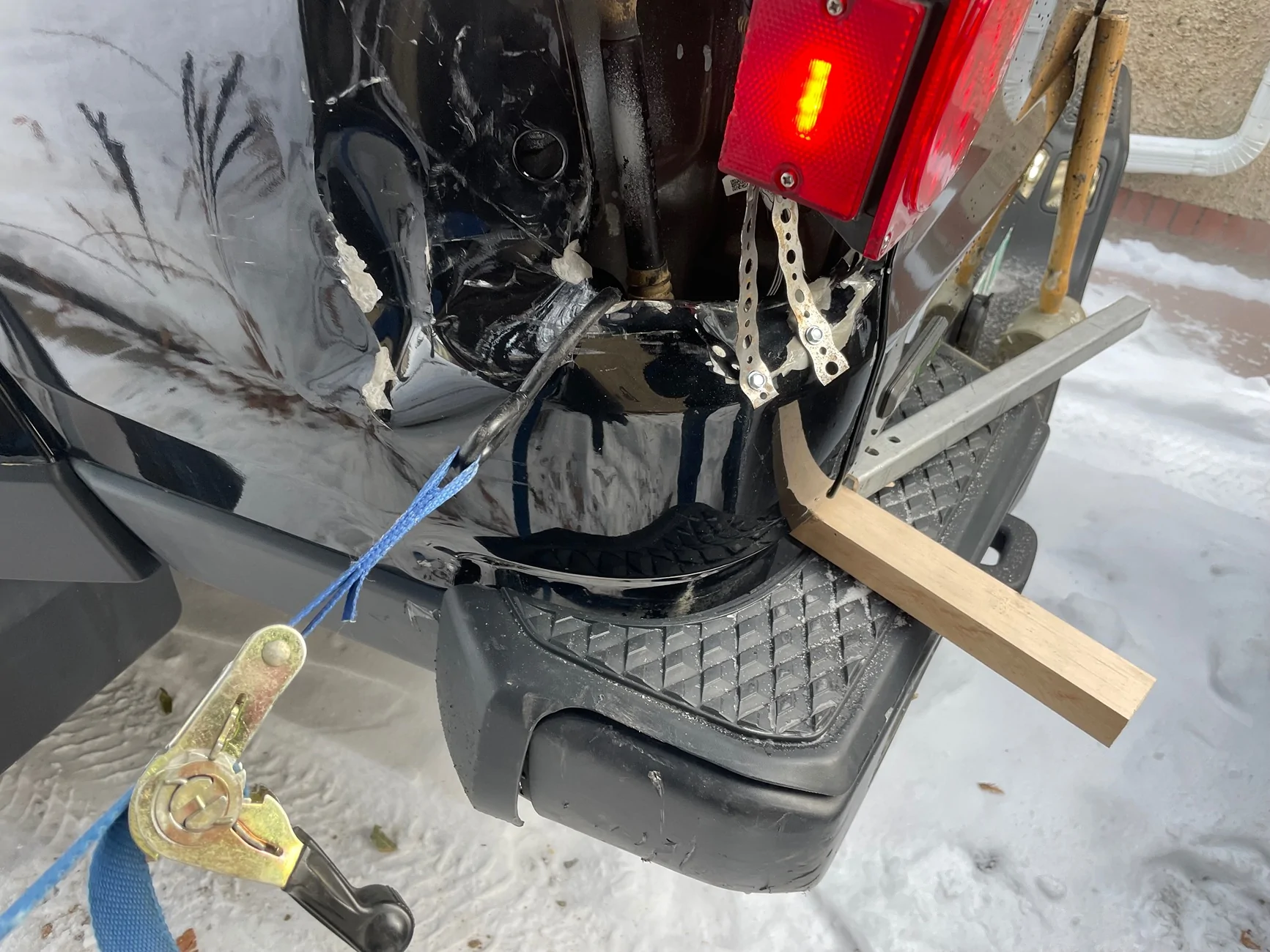 Jeep Gladiator ISO Help finding method to 'pull' Rear Driver Panel out/away from Tailgate after accident. IMG_4301