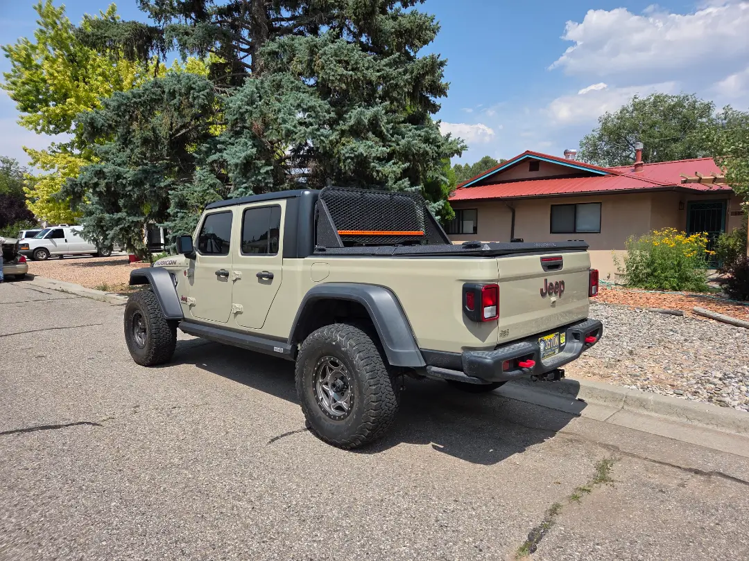 Jeep Gladiator Anyone have recommendations on a decent quality water-resistant bed cover/tonneau? 1000001262
