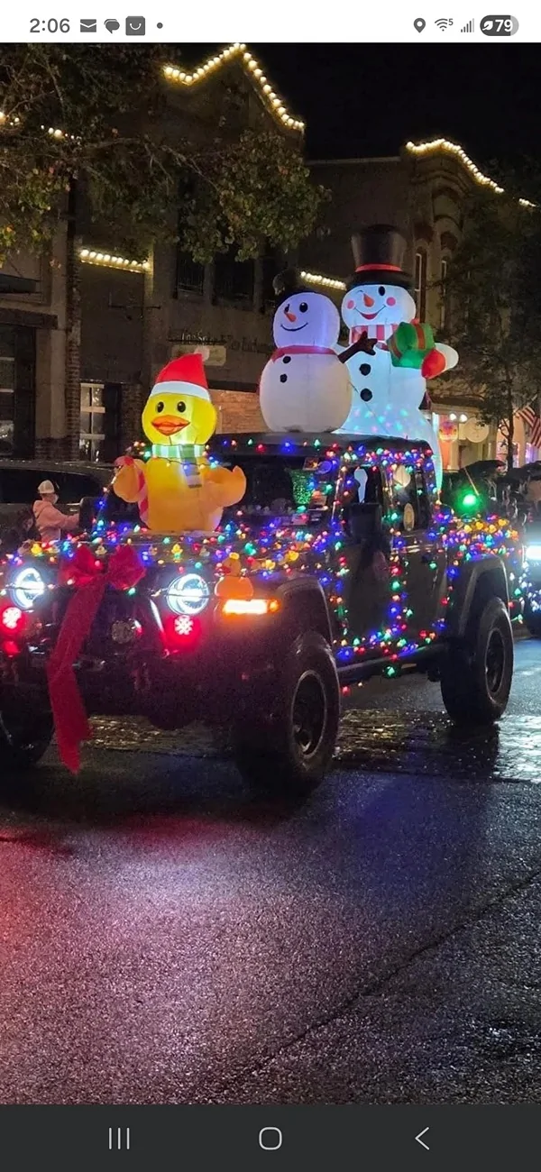 Jeep Gladiator Christmas / Holiday Lights Screenshot_20251207_140630_Facebook