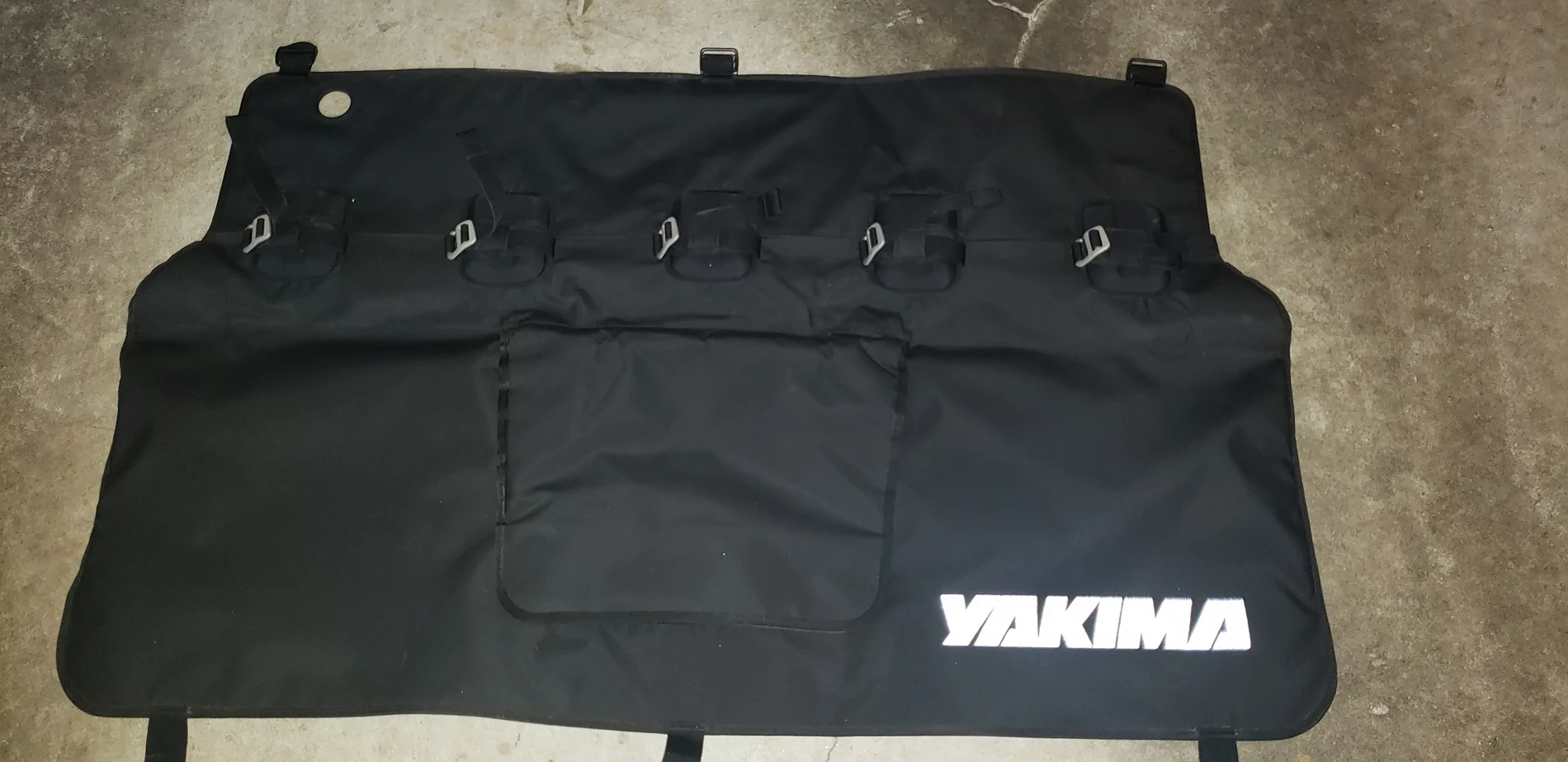 Jeep Gladiator Yakima Gatekeeper Tailgate bicycle Pad $75 20251211_125719
