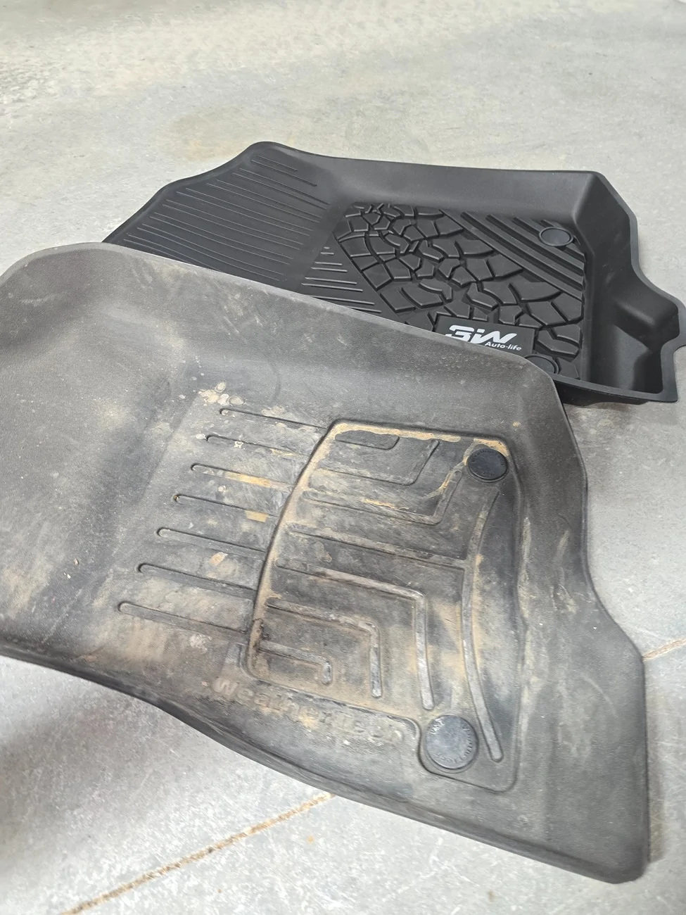 Jeep Gladiator 3W liners vs Weathertech with pics 20251212_191040