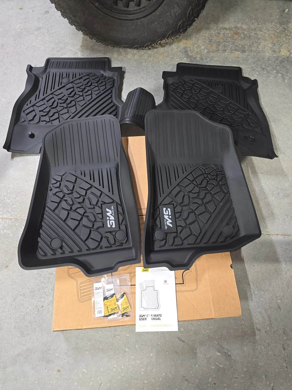 Jeep Gladiator 3W liners vs Weathertech with pics 20251212_185100