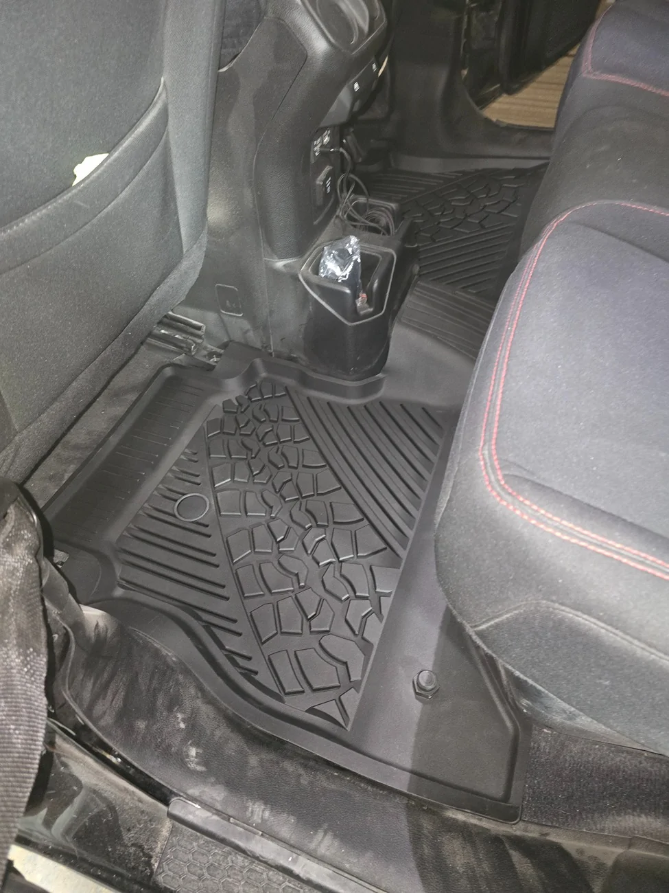 Jeep Gladiator 3W liners vs Weathertech with pics 20251212_190300