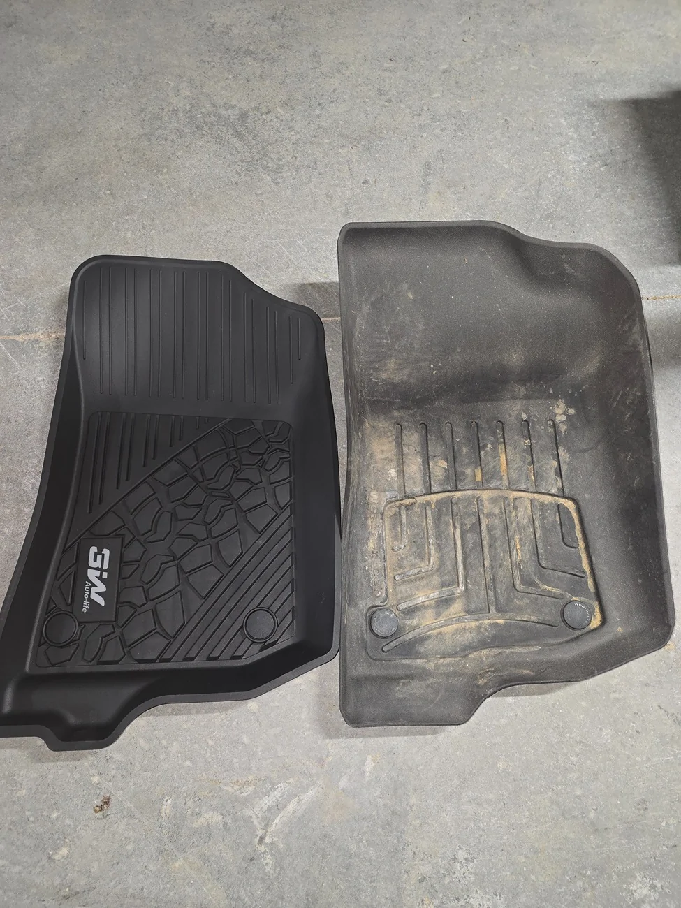 Jeep Gladiator 3W liners vs Weathertech with pics 20251212_190846