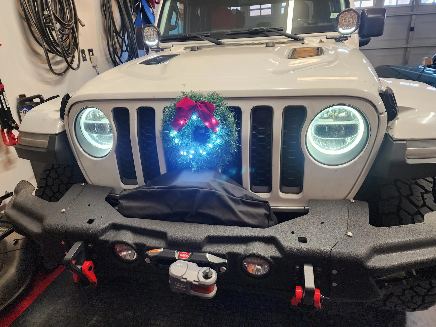 Jeep Gladiator Christmas / Holiday Lights 20241204_094632