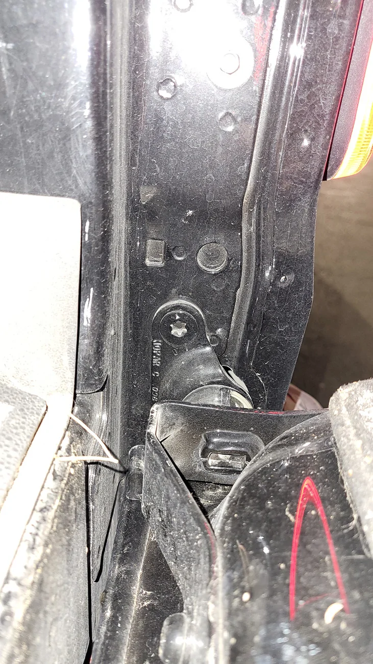 Jeep Gladiator Tailgate NON-removal 20251216_175339
