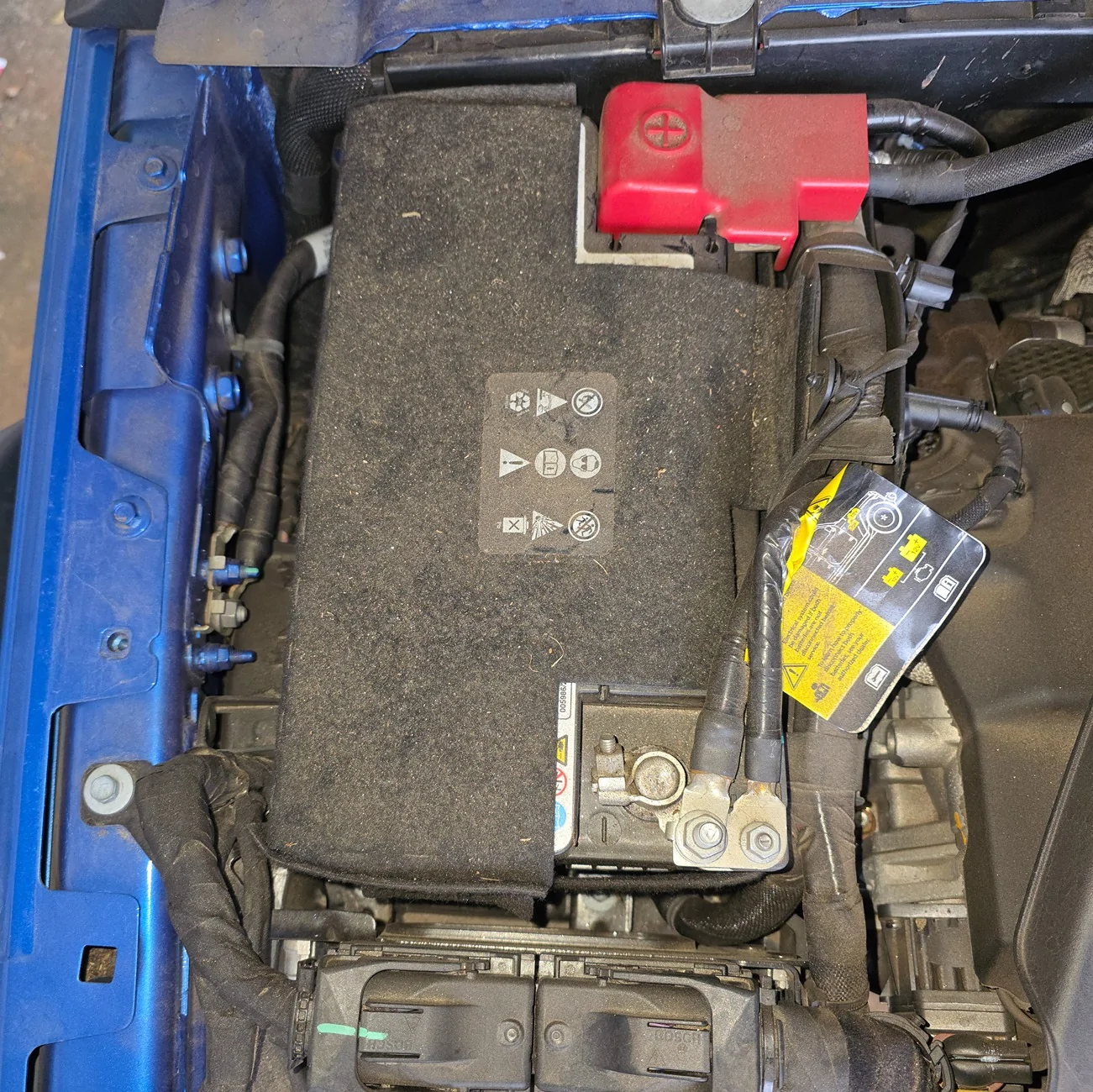 Jeep Gladiator Which two leads to disconnect from Battery for Aux Battery Delete? JEEP-BATTERY-20251217_