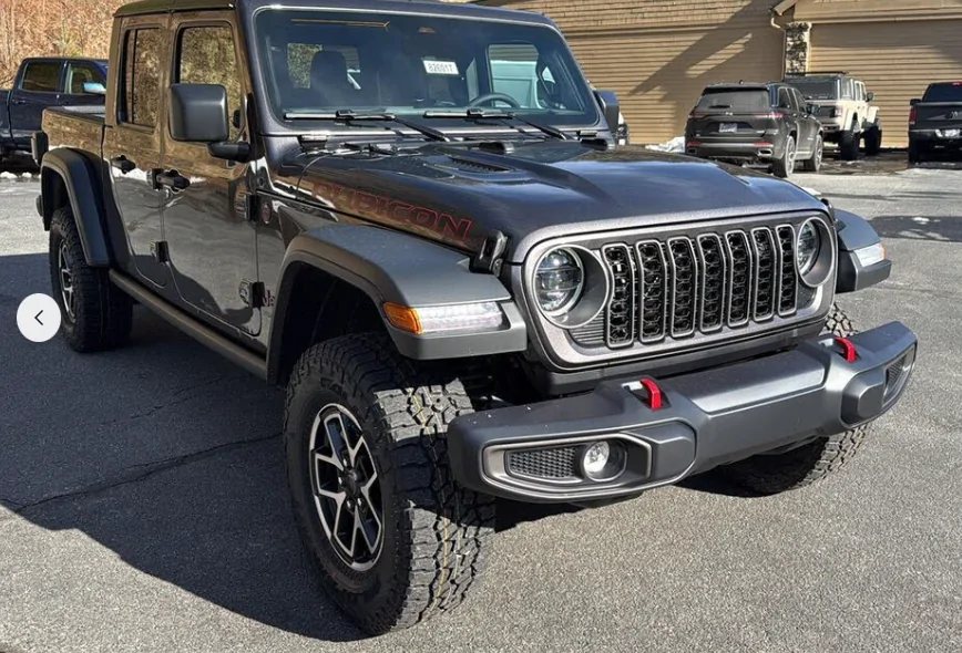 Jeep Gladiator New hoods showing up on Rubicons Screenshot From 2025-12-17 10-16-05