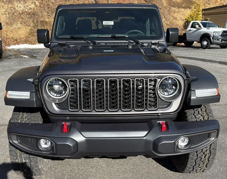 Jeep Gladiator New hoods showing up on Rubicons Screenshot From 2025-12-17 10-16-22