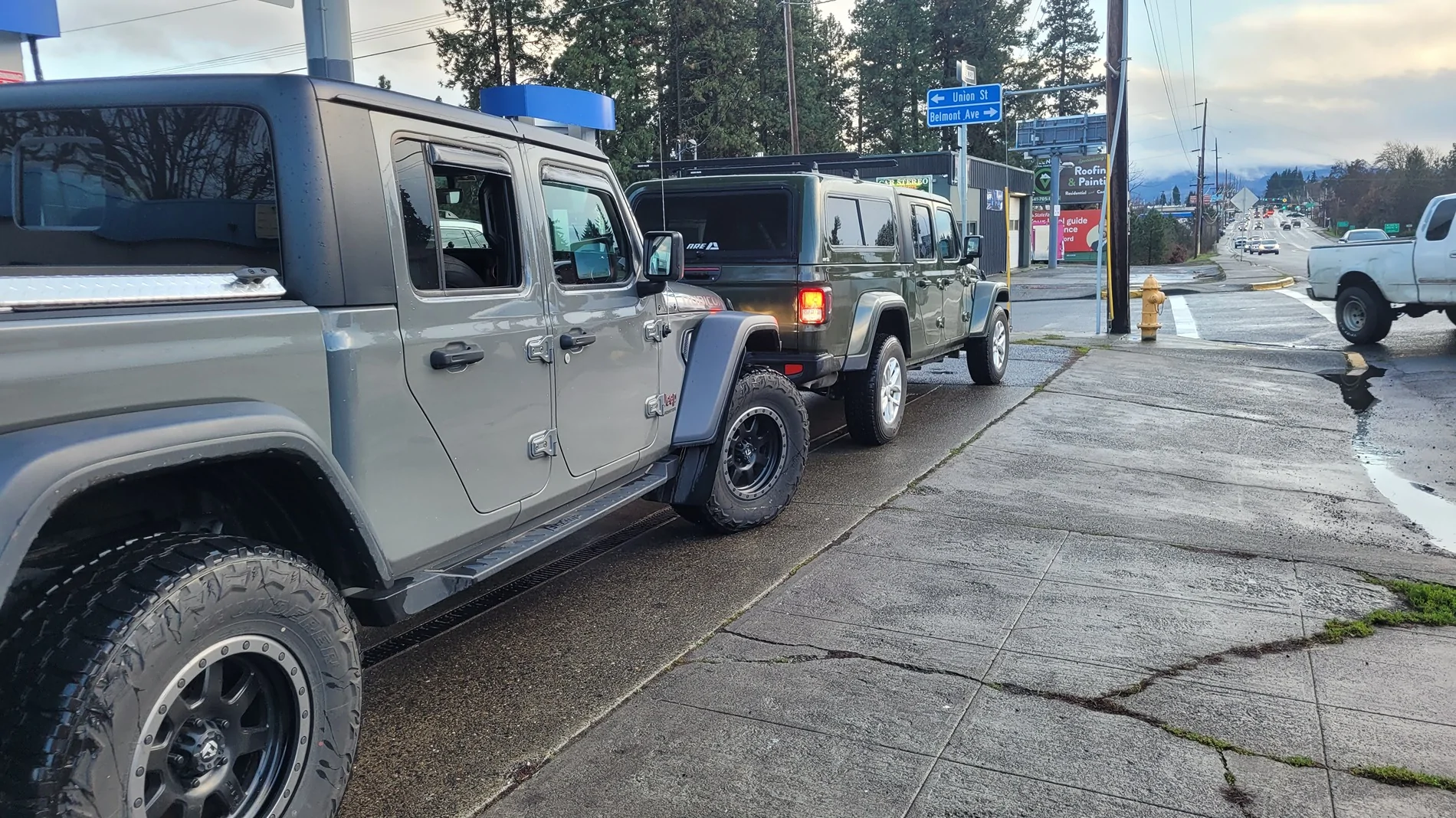 Jeep Gladiator Jeeps Parking Next To Jeeps 20251219_150809
