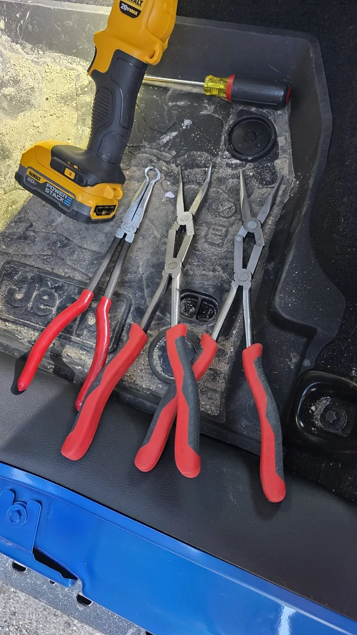 Jeep Gladiator Finding the SGW module . . . 1766351034544-vx
