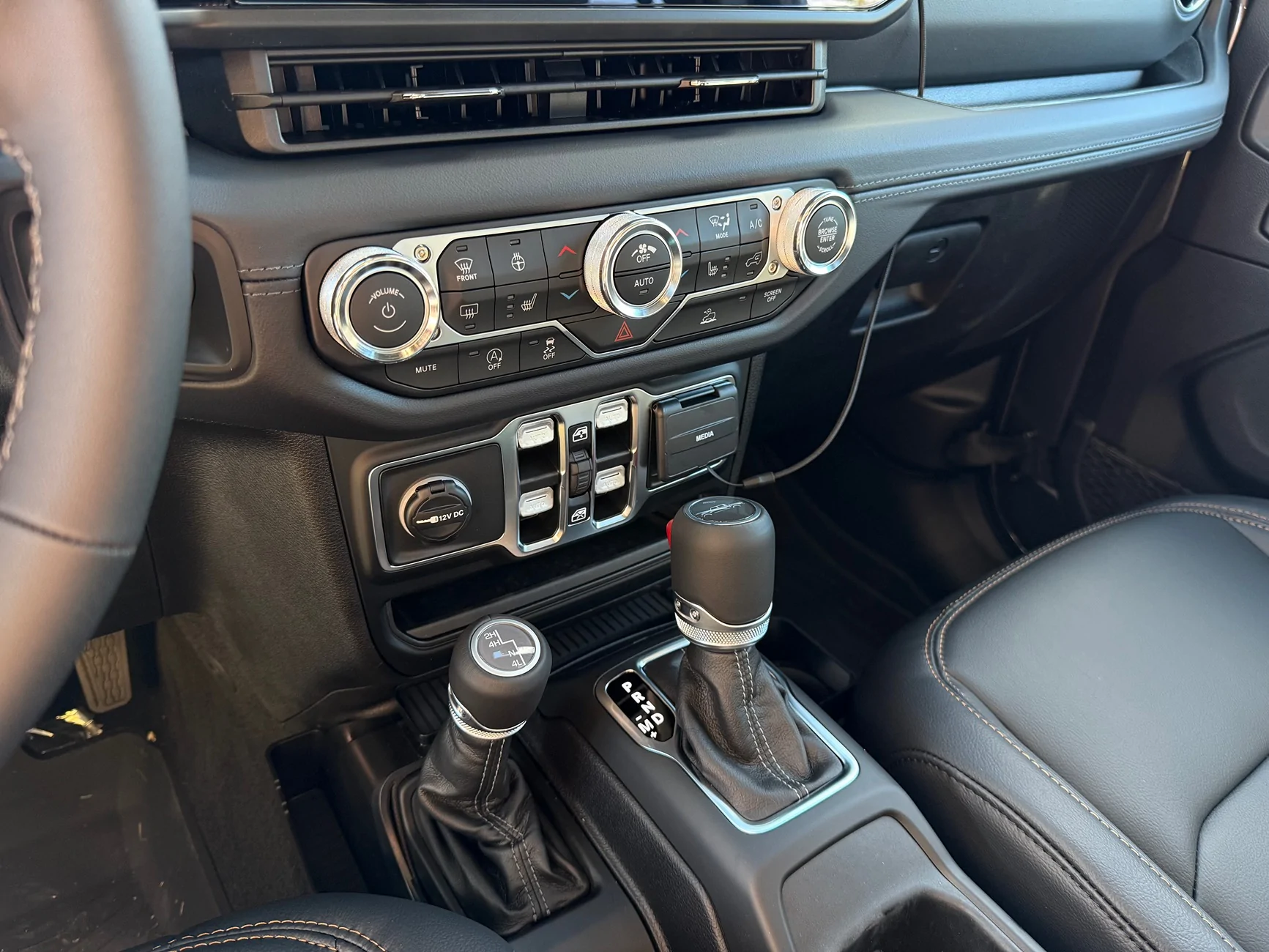 Jeep Gladiator How to remove the center panels to install Aux switches IMG_0490