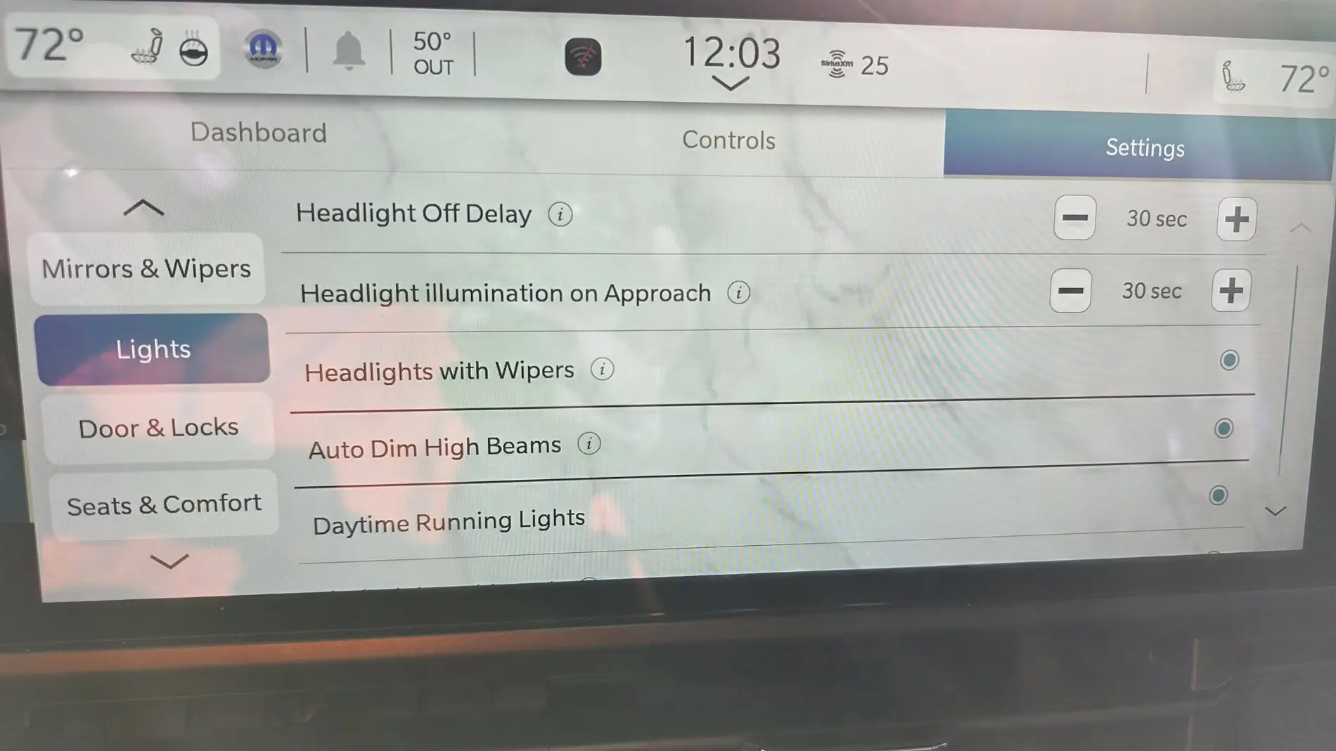 Jeep Gladiator Enabling auto high beam 1766425665526-nz