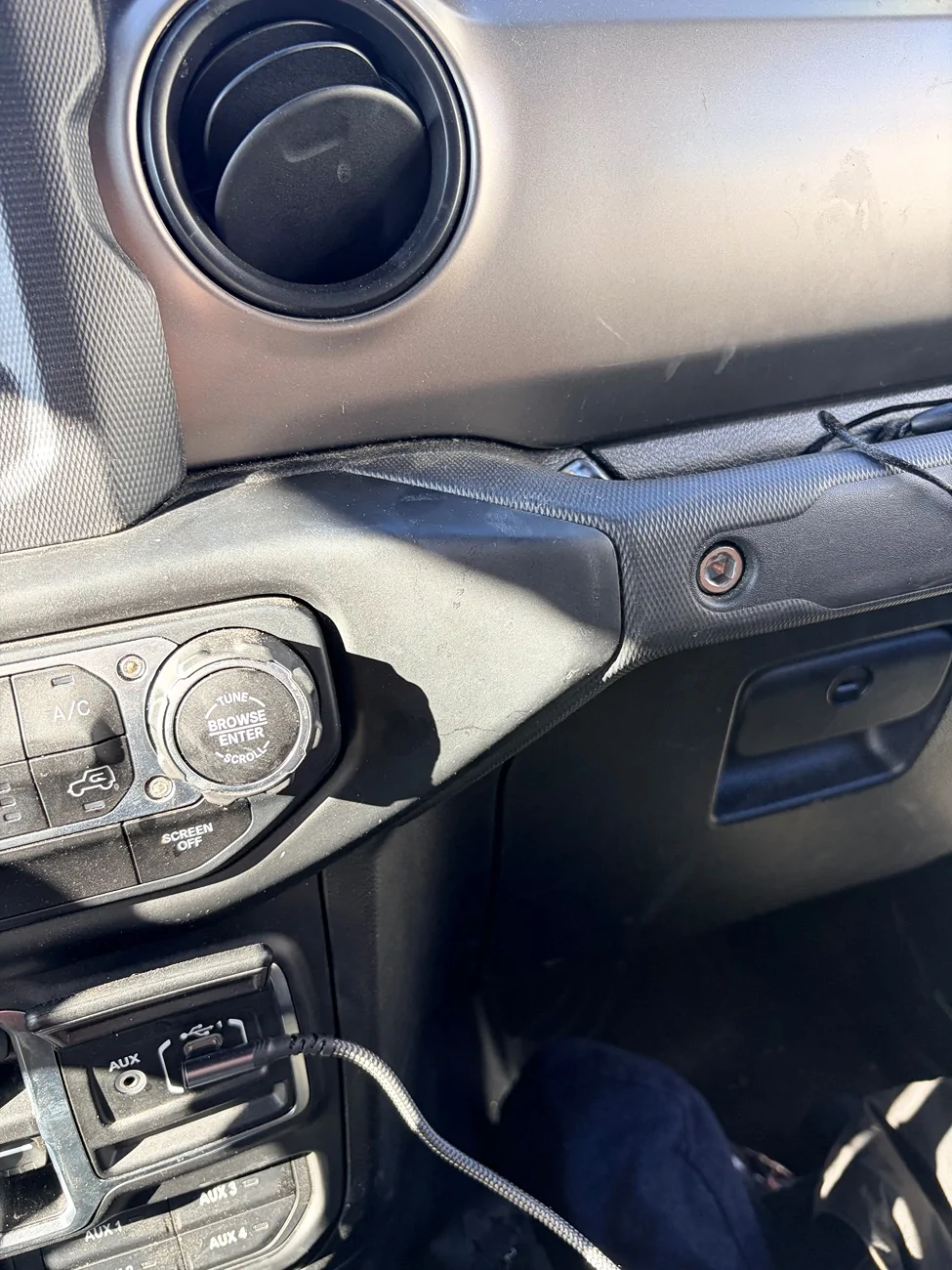 Jeep Gladiator Front dash scan? IMG_7697