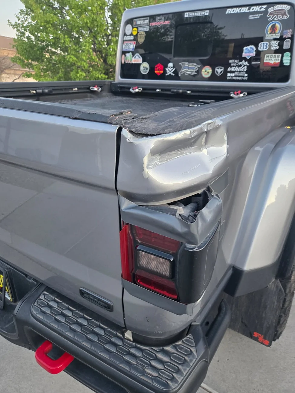 Jeep Gladiator Too ambitious: major body damage.  What would you do here? (Bed Damage) IMG_0280