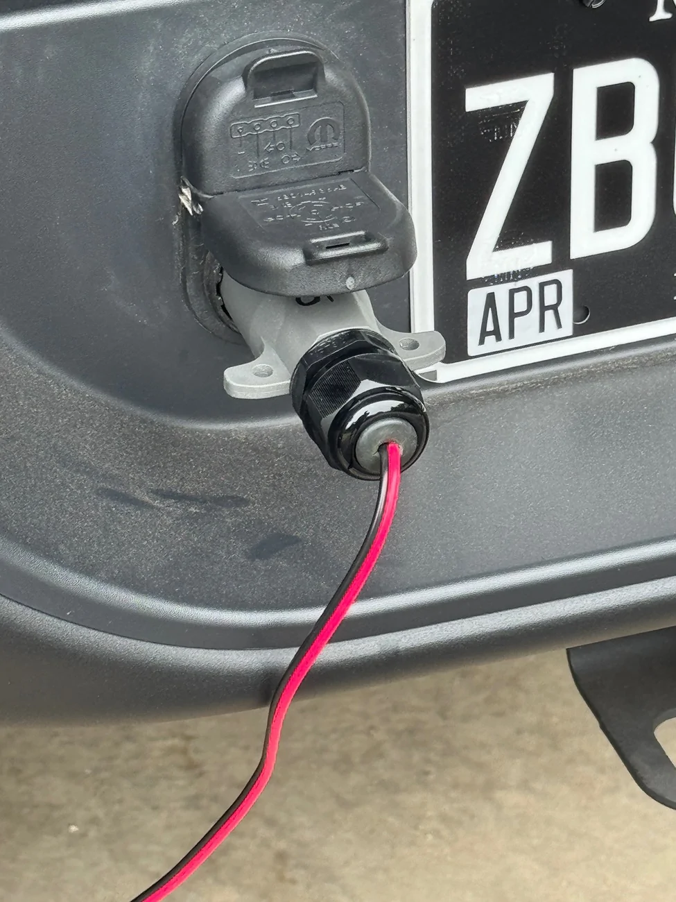 Jeep Gladiator Battery Tender hookup IMG_9345