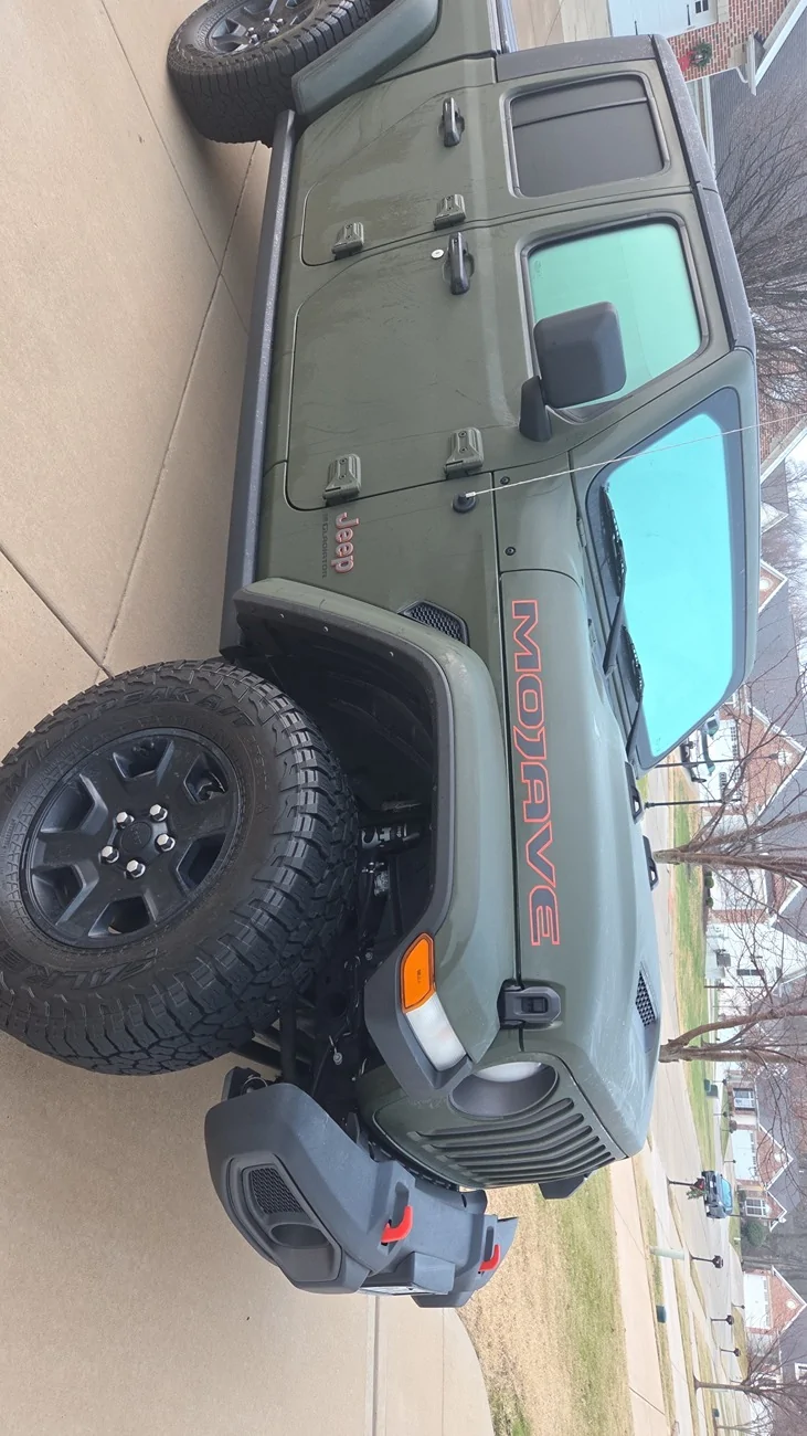 Jeep Gladiator What do y'all think about this price? I wanted to know if it’s a good price for it. 2 previous owners Snapchat-3253046