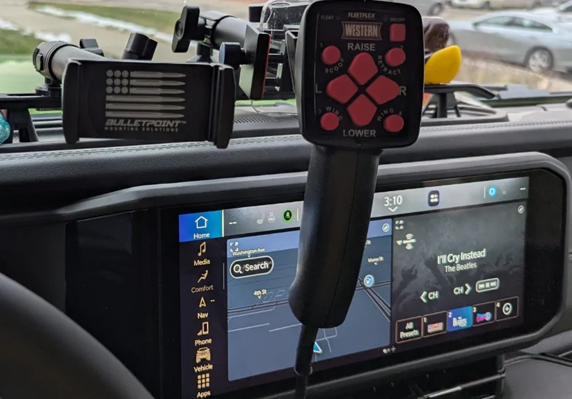 Jeep Gladiator has anyone seen a radio screen do this? 1766505875875-84